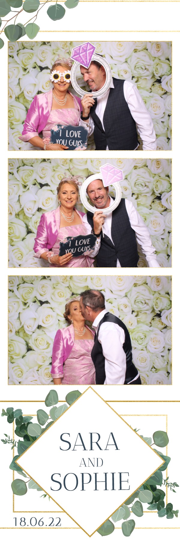 Sara & Sophie | View more photos from the event at images.mobile-photo-booth.com/u/MobilePhotoBoothUK/Sara-Sophie