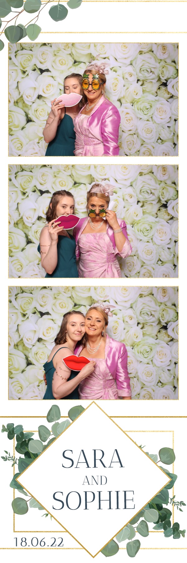 Sara & Sophie | View more photos from the event at images.mobile-photo-booth.com/u/MobilePhotoBoothUK/Sara-Sophie