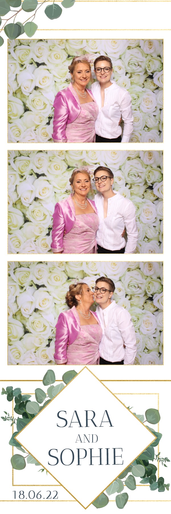 Sara & Sophie | View more photos from the event at images.mobile-photo-booth.com/u/MobilePhotoBoothUK/Sara-Sophie