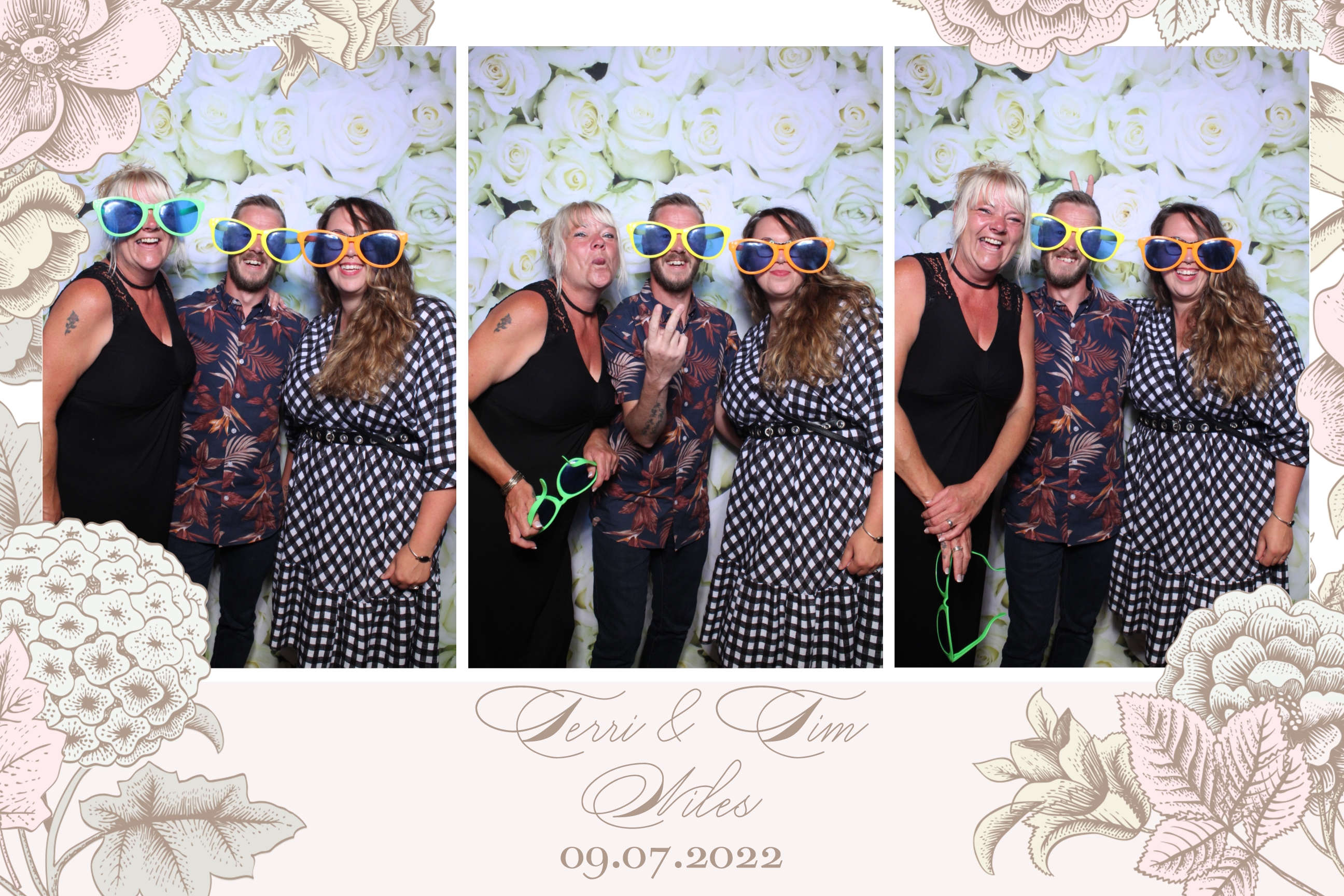 Terri & Tim | View more photos from the event at images.mobile-photo-booth.com/u/MobilePhotoBoothUK/Terri-Tim