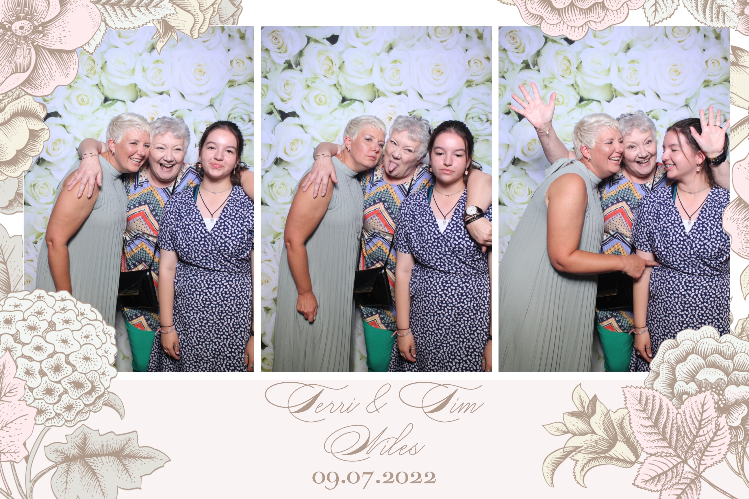 Terri & Tim | View more photos from the event at images.mobile-photo-booth.com/u/MobilePhotoBoothUK/Terri-Tim