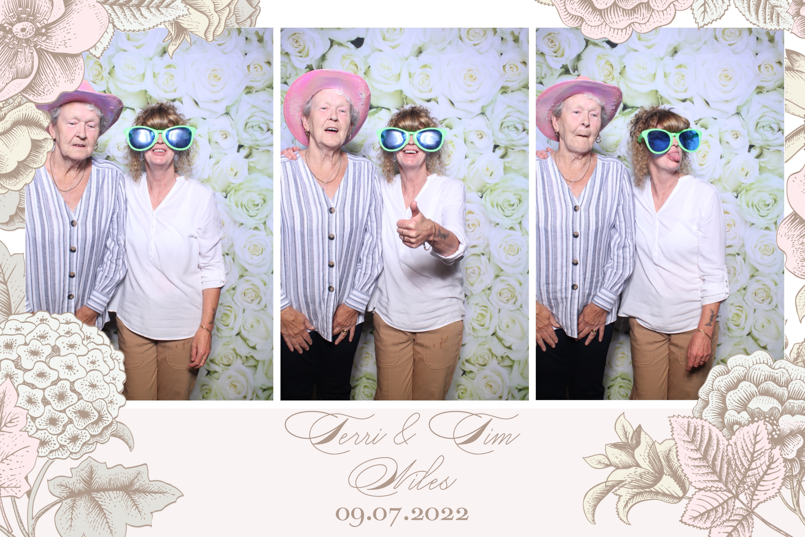 Terri & Tim | View more photos from the event at images.mobile-photo-booth.com/u/MobilePhotoBoothUK/Terri-Tim