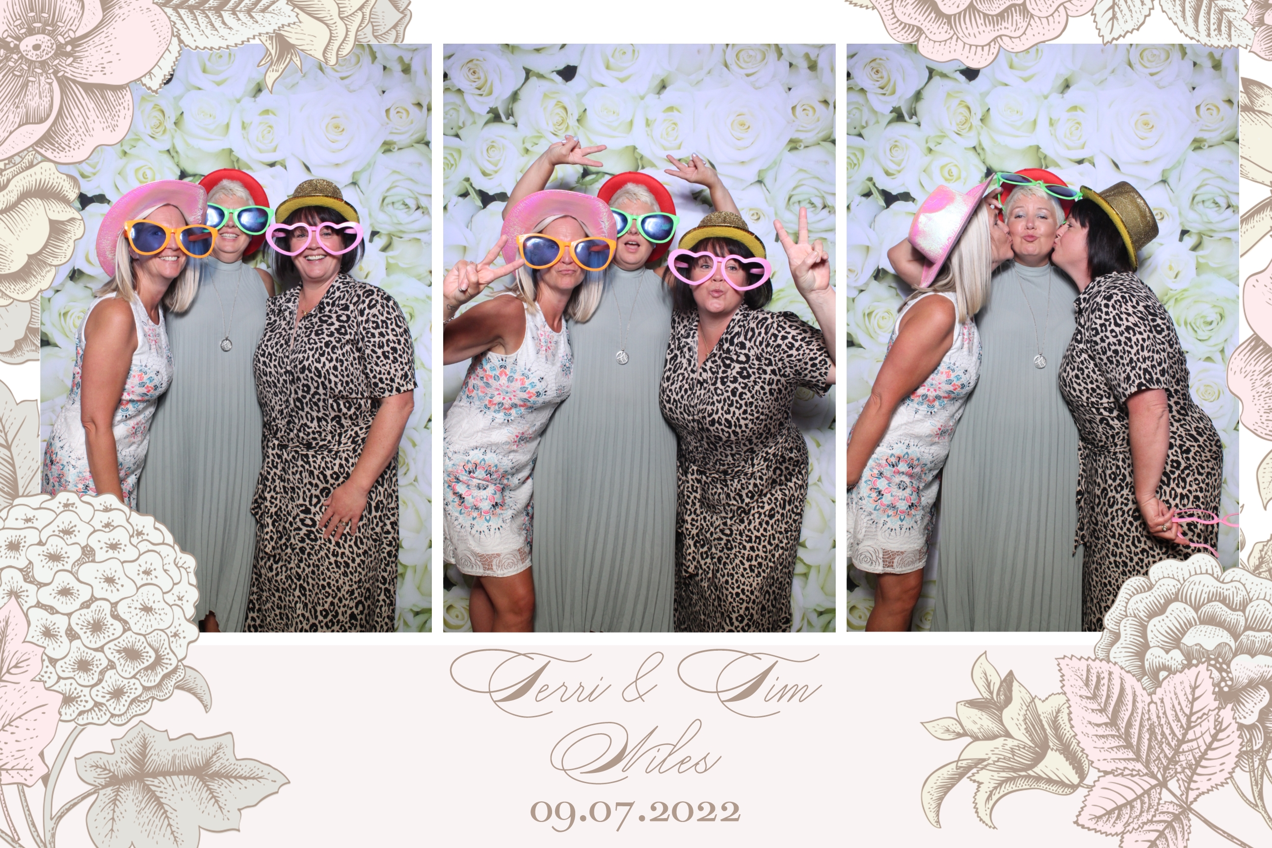 Terri & Tim | View more photos from the event at images.mobile-photo-booth.com/u/MobilePhotoBoothUK/Terri-Tim