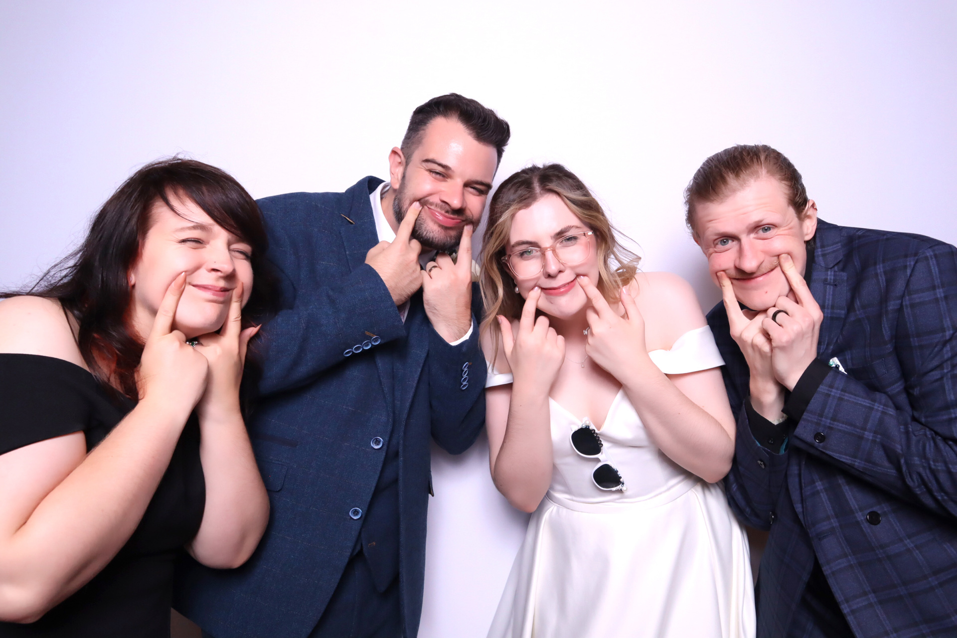 Alice & Ben | View more photos from the event at images.mobile-photo-booth.com/u/MobilePhotoBoothUK/Alice-Ben