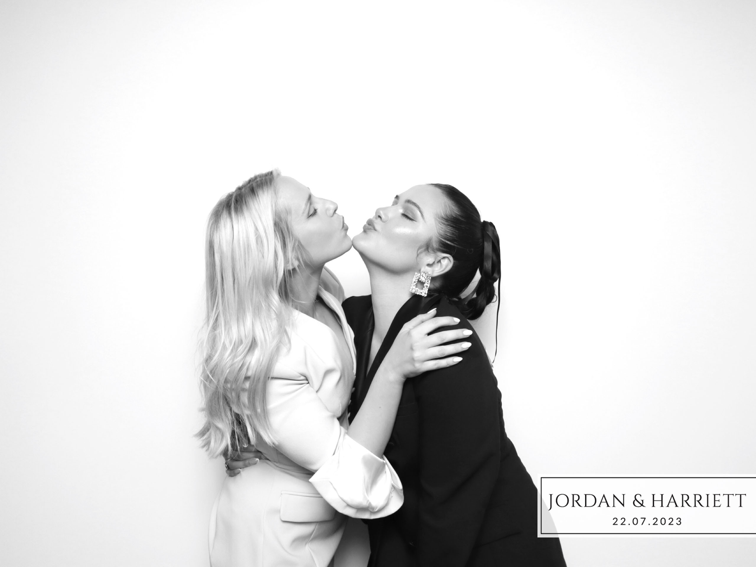 Jordan & Harriett | View more photos from the event at images.mobile-photo-booth.com/u/MobilePhotoBoothUK/Jordan-Harriett