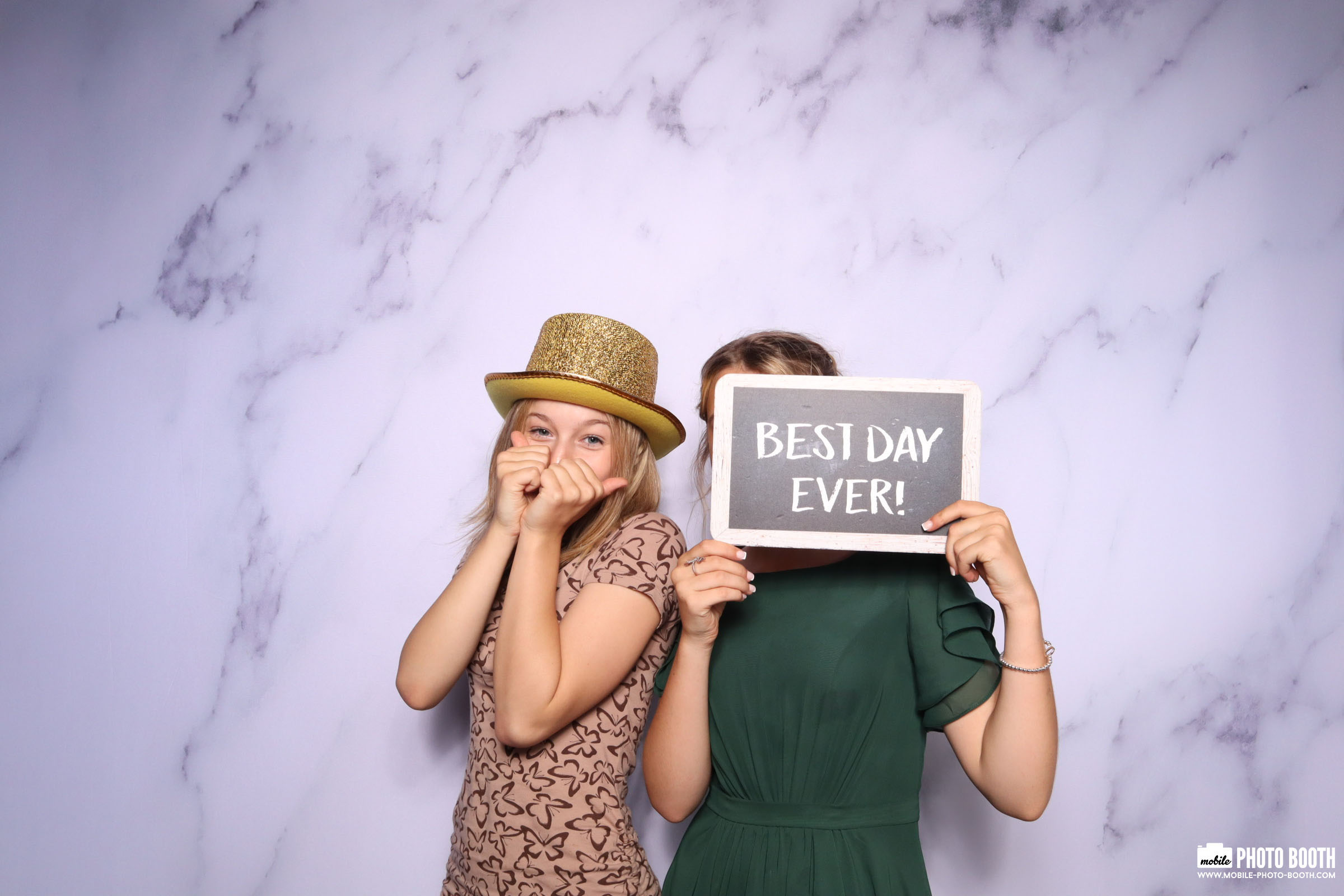 Nicky & Dan | View more photos from the event at images.mobile-photo-booth.com/u/MobilePhotoBoothUK/Nicky-Dan