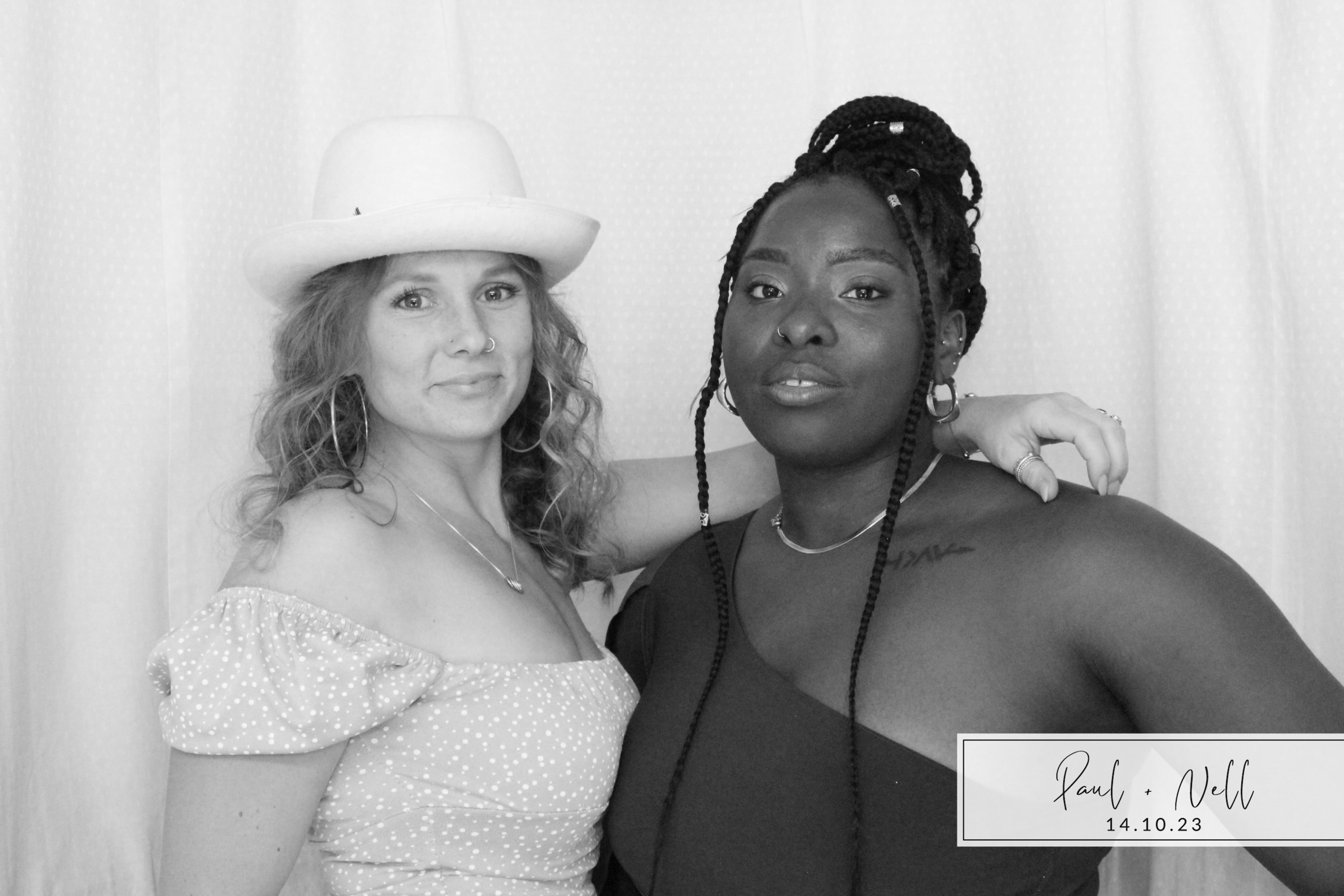 Paul & Nell | View more photos from the event at images.mobile-photo-booth.com/u/MobilePhotoBoothUK/Paul-Nell