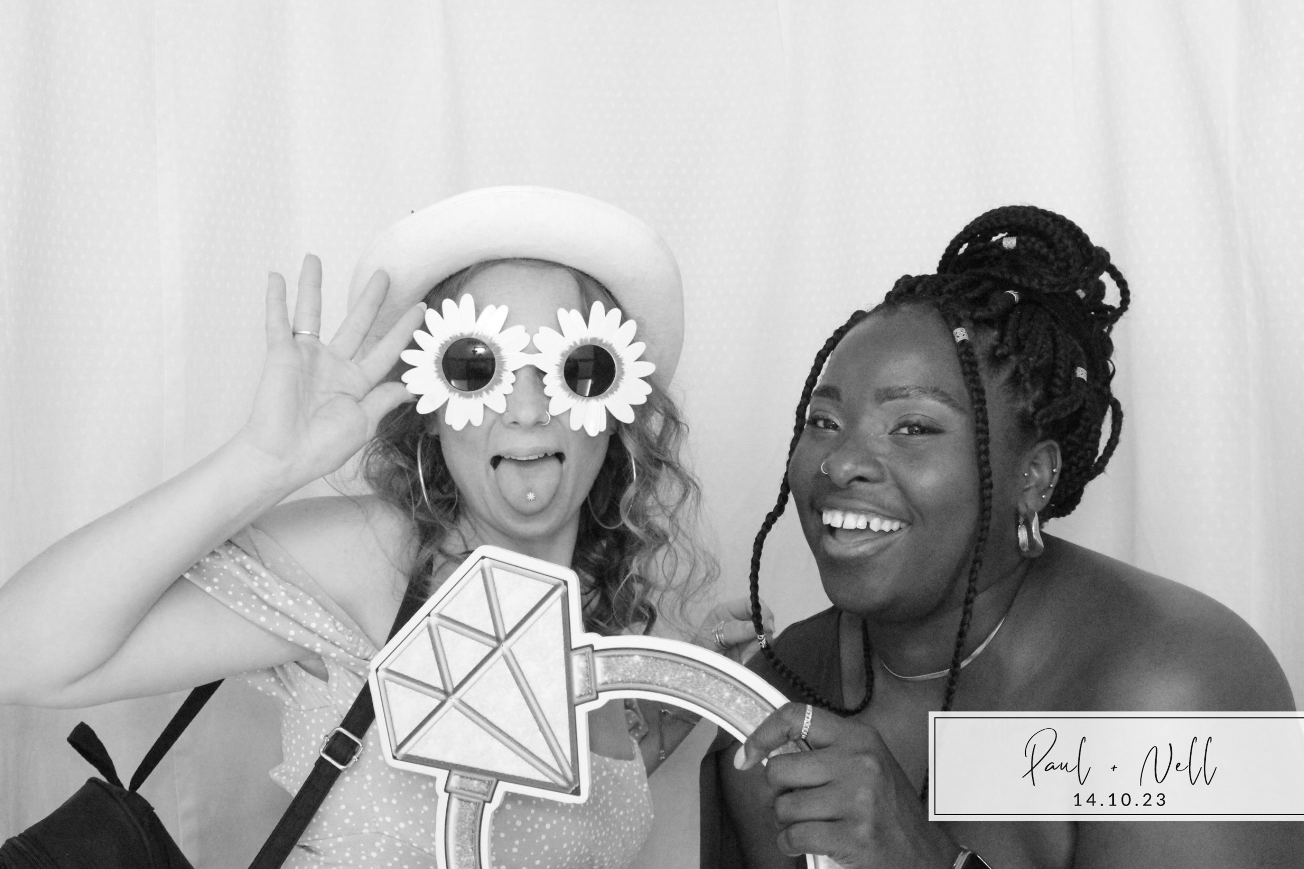 Paul & Nell | View more photos from the event at images.mobile-photo-booth.com/u/MobilePhotoBoothUK/Paul-Nell