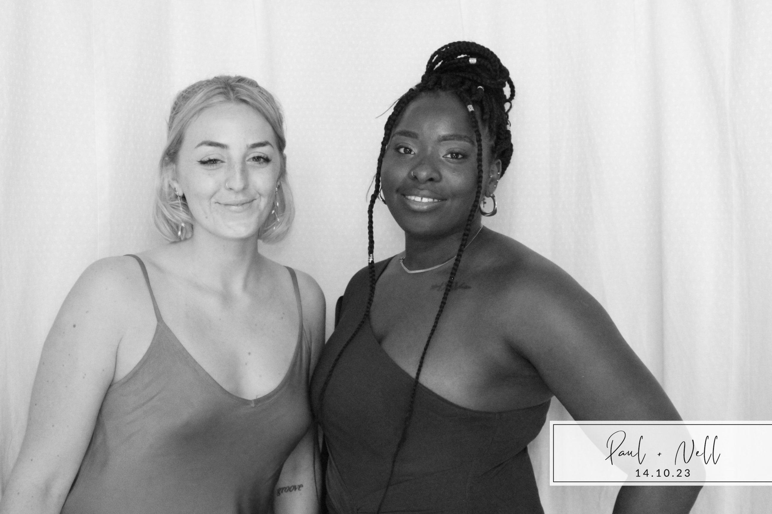 Paul & Nell | View more photos from the event at images.mobile-photo-booth.com/u/MobilePhotoBoothUK/Paul-Nell