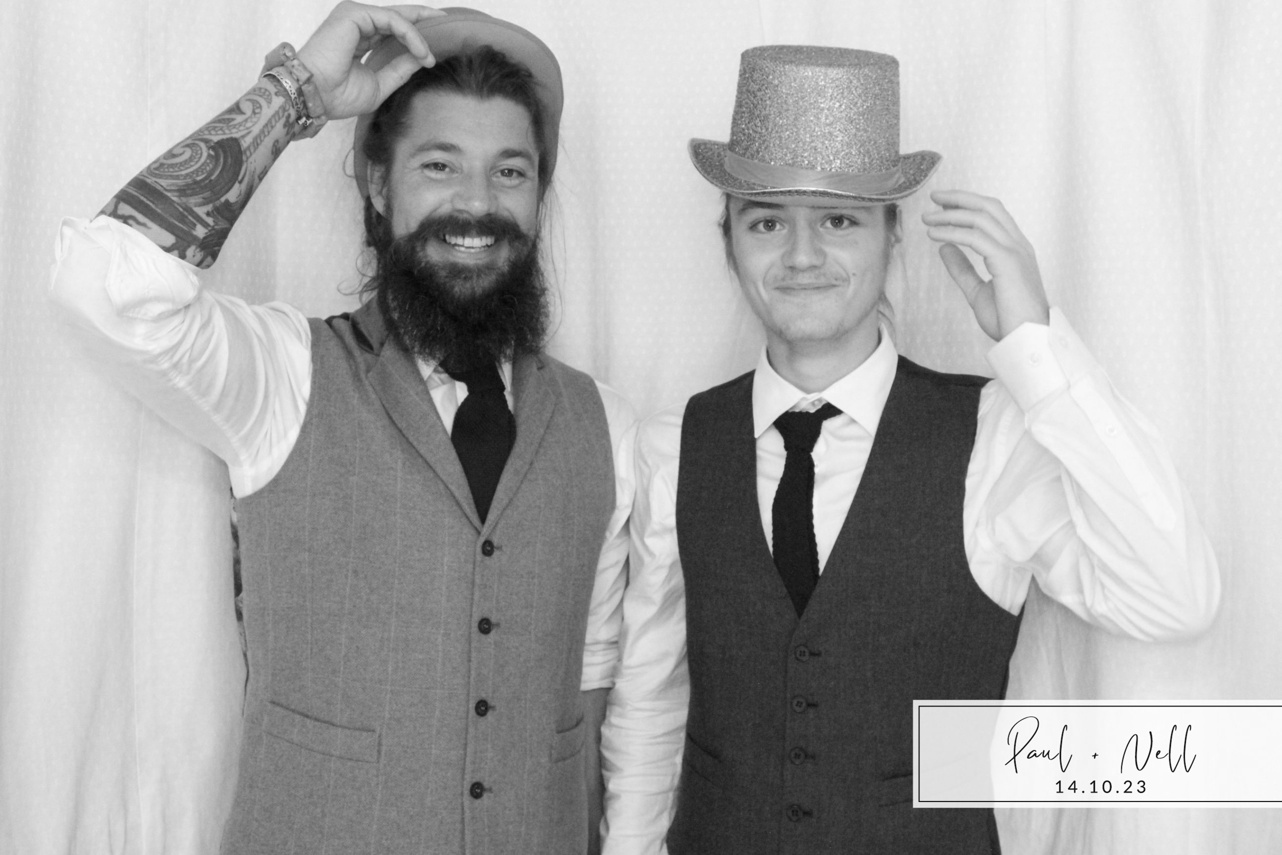 Paul & Nell | View more photos from the event at images.mobile-photo-booth.com/u/MobilePhotoBoothUK/Paul-Nell