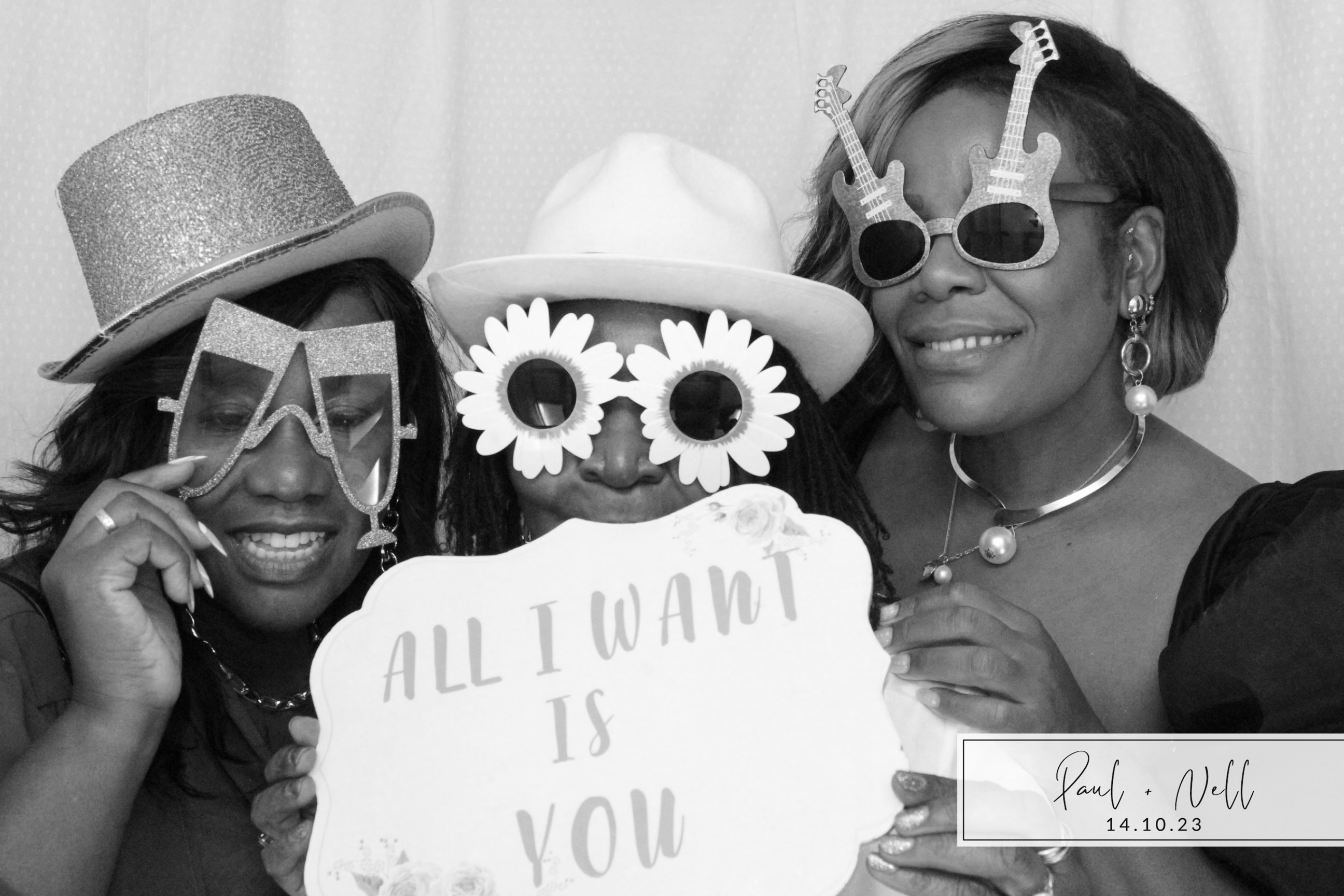 Paul & Nell | View more photos from the event at images.mobile-photo-booth.com/u/MobilePhotoBoothUK/Paul-Nell