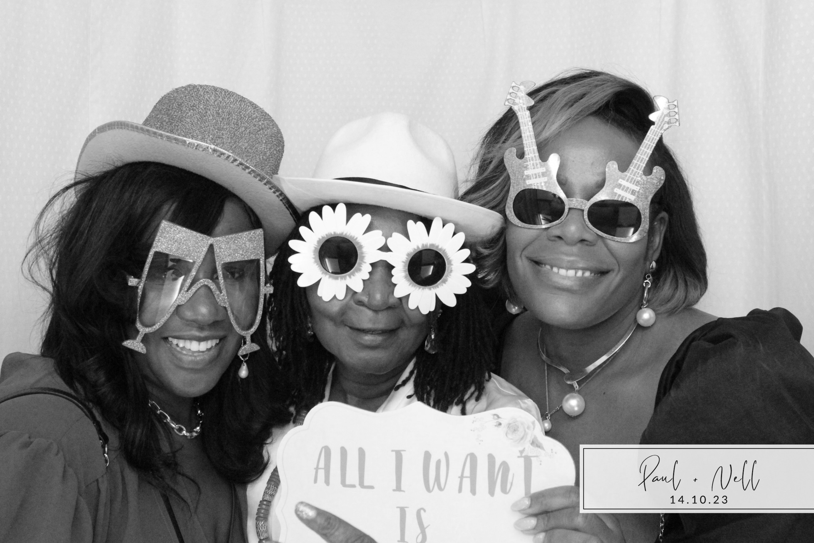 Paul & Nell | View more photos from the event at images.mobile-photo-booth.com/u/MobilePhotoBoothUK/Paul-Nell