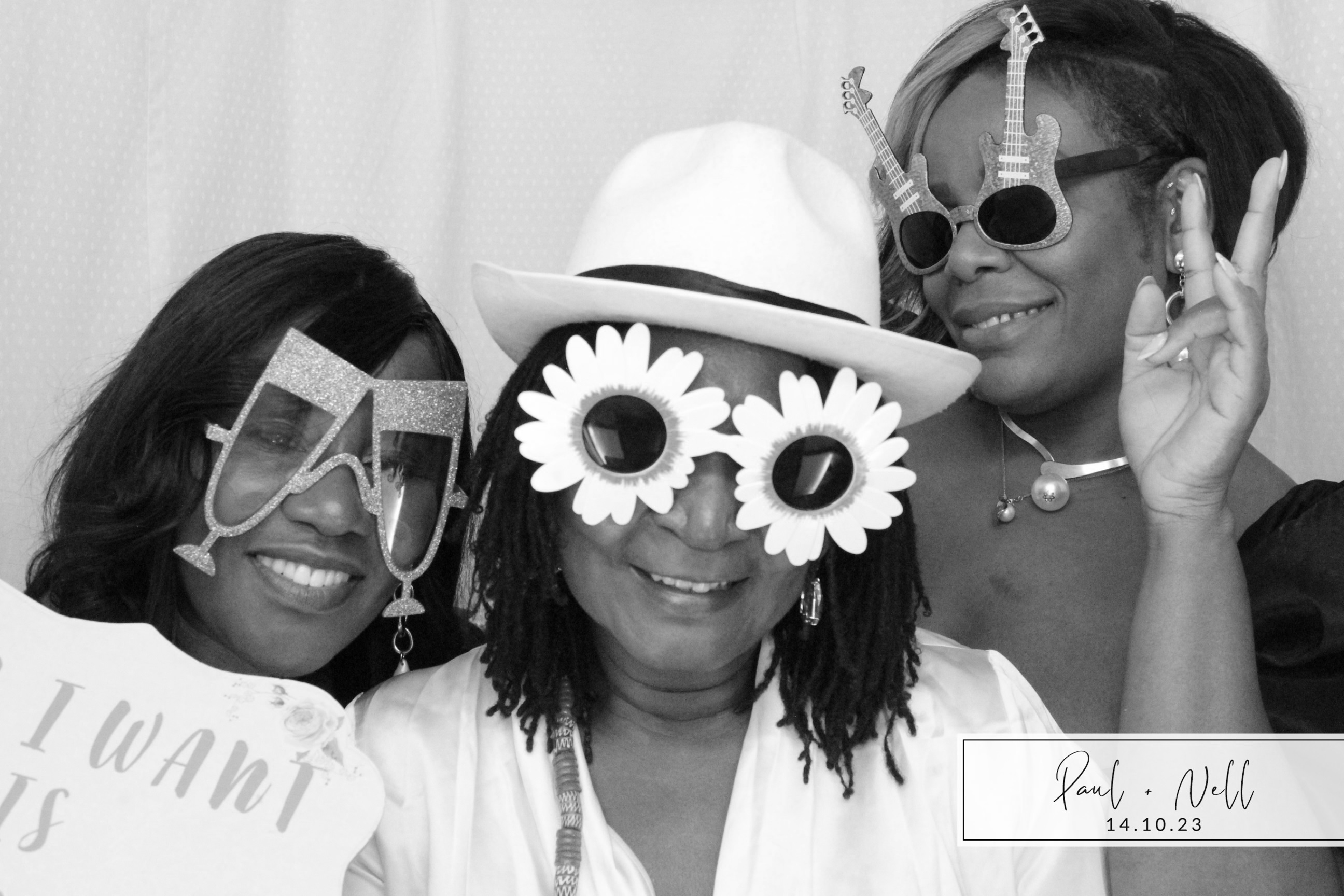 Paul & Nell | View more photos from the event at images.mobile-photo-booth.com/u/MobilePhotoBoothUK/Paul-Nell