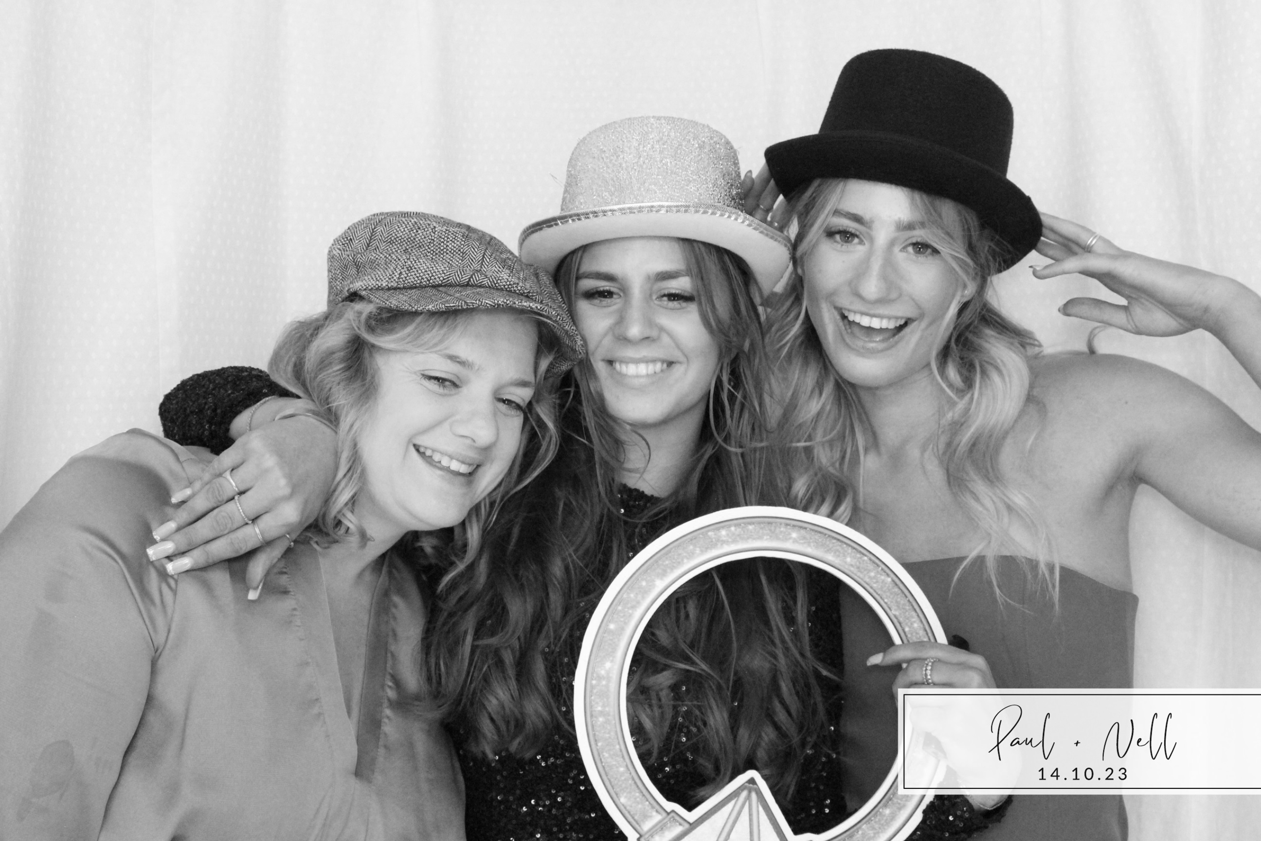 Paul & Nell | View more photos from the event at images.mobile-photo-booth.com/u/MobilePhotoBoothUK/Paul-Nell