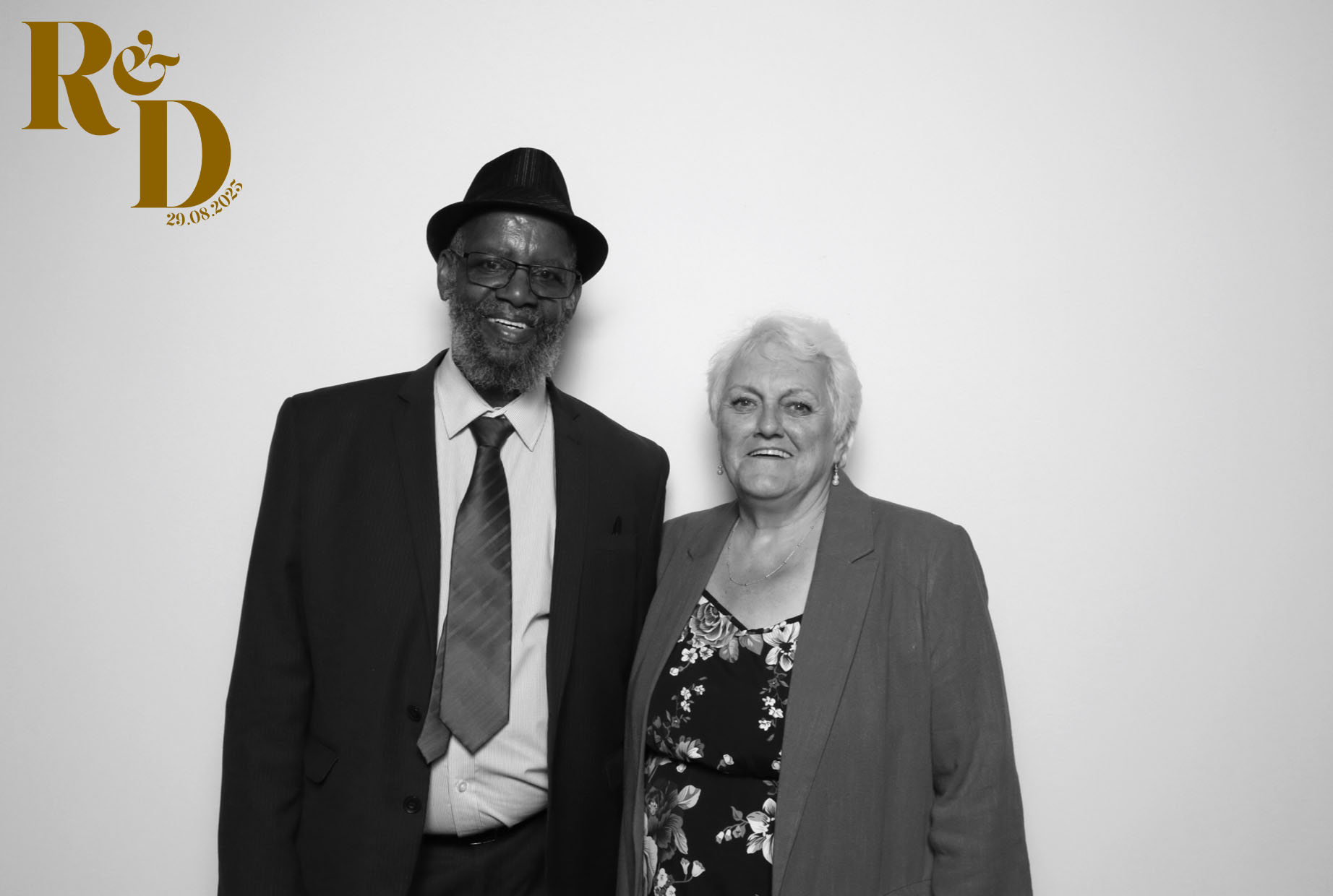 Rhianna & Dean | View more photos from the event at images.mobile-photo-booth.com/u/MobilePhotoBoothUK/Rhianna-Dean