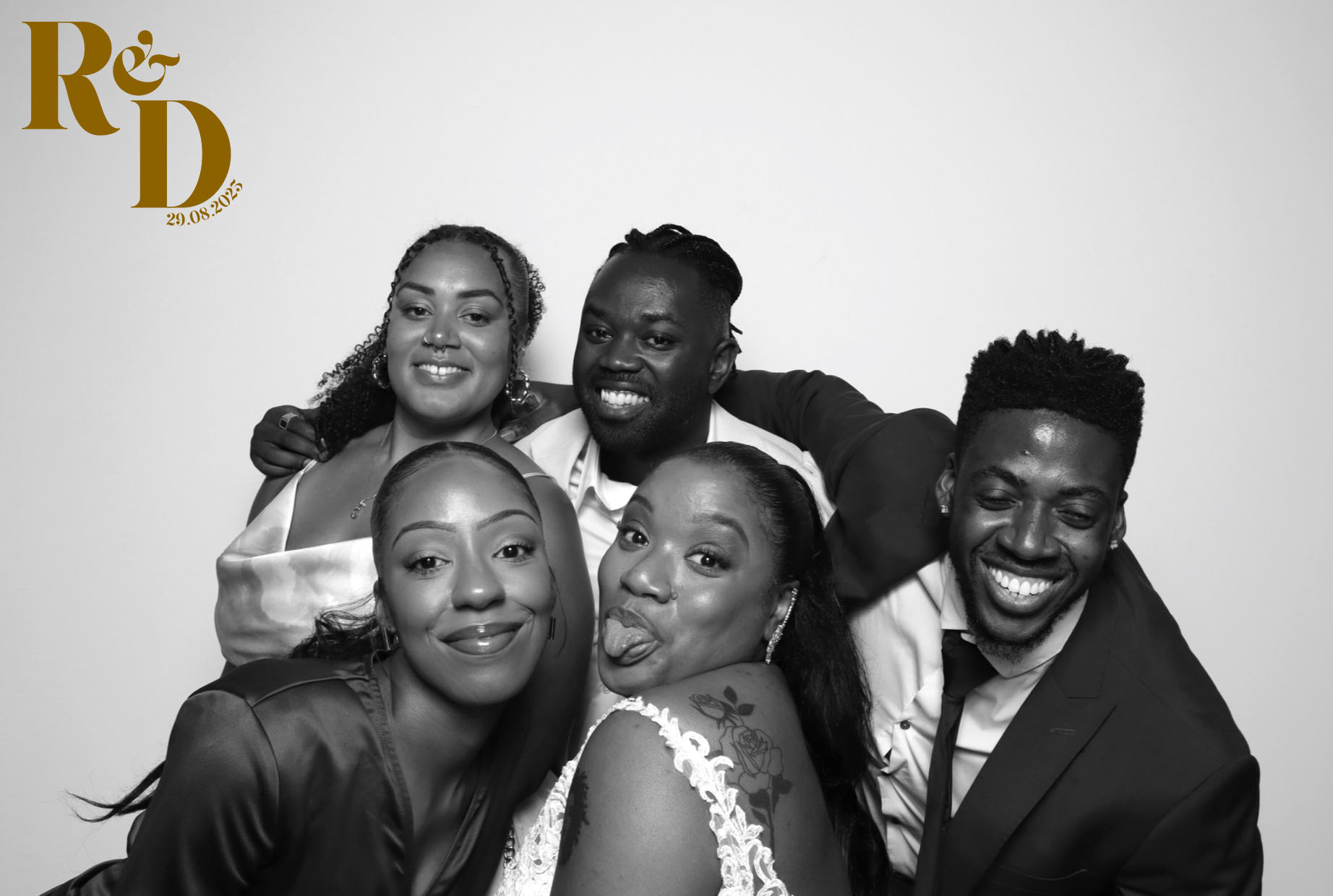 Rhianna & Dean | View more photos from the event at images.mobile-photo-booth.com/u/MobilePhotoBoothUK/Rhianna-Dean