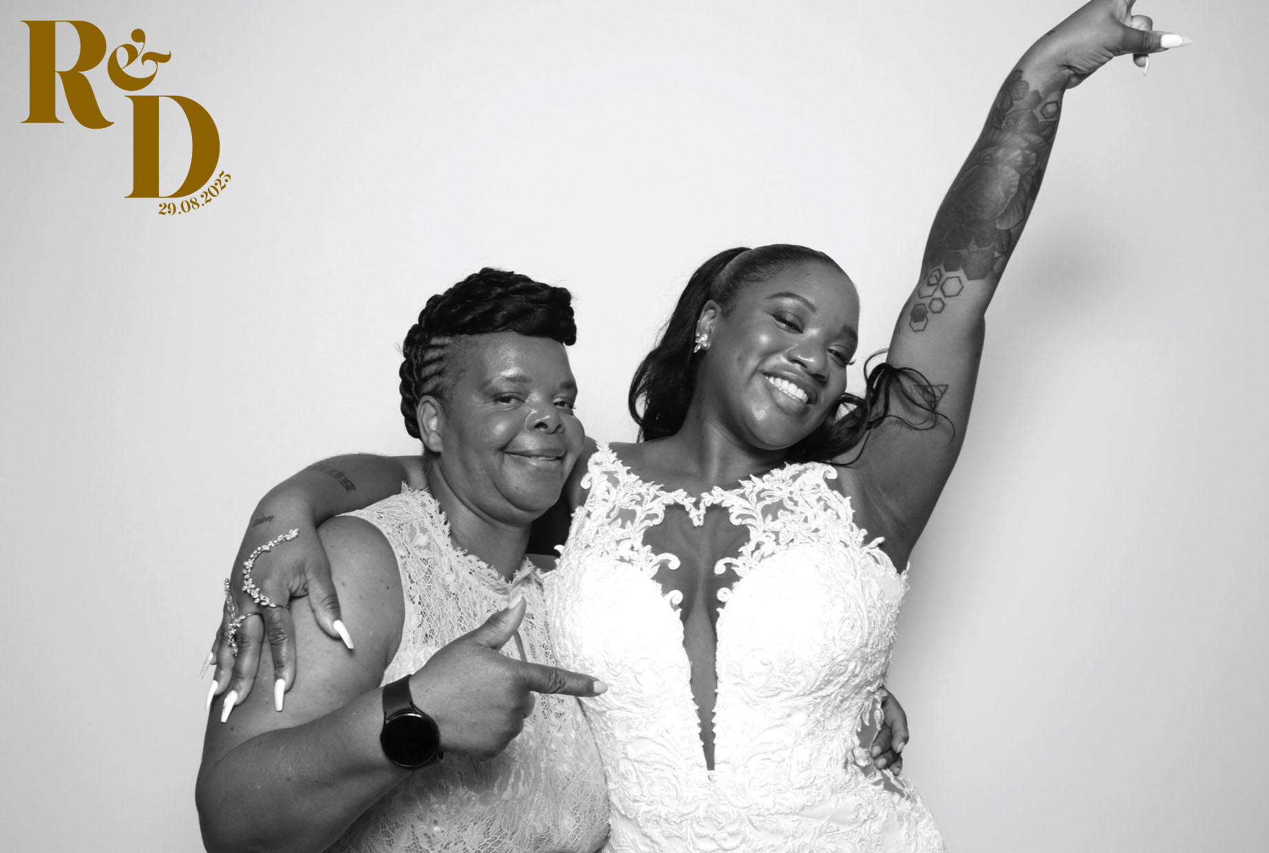Rhianna & Dean | View more photos from the event at images.mobile-photo-booth.com/u/MobilePhotoBoothUK/Rhianna-Dean