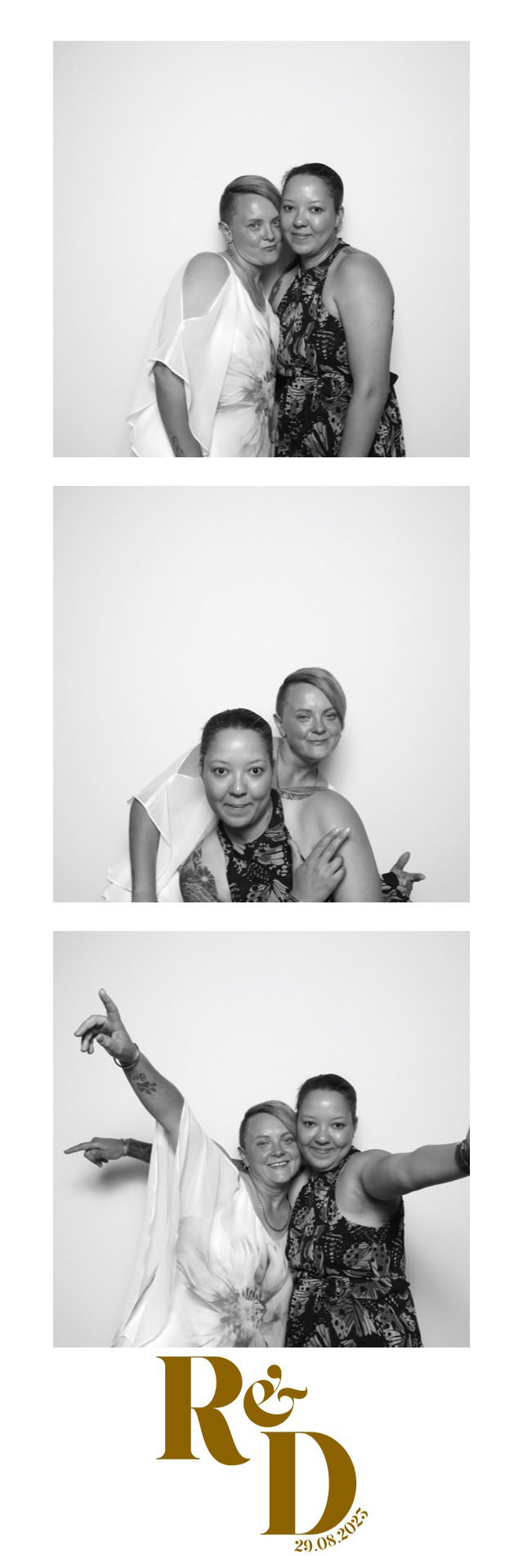 Rhianna & Dean | View more photos from the event at images.mobile-photo-booth.com/u/MobilePhotoBoothUK/Rhianna-Dean