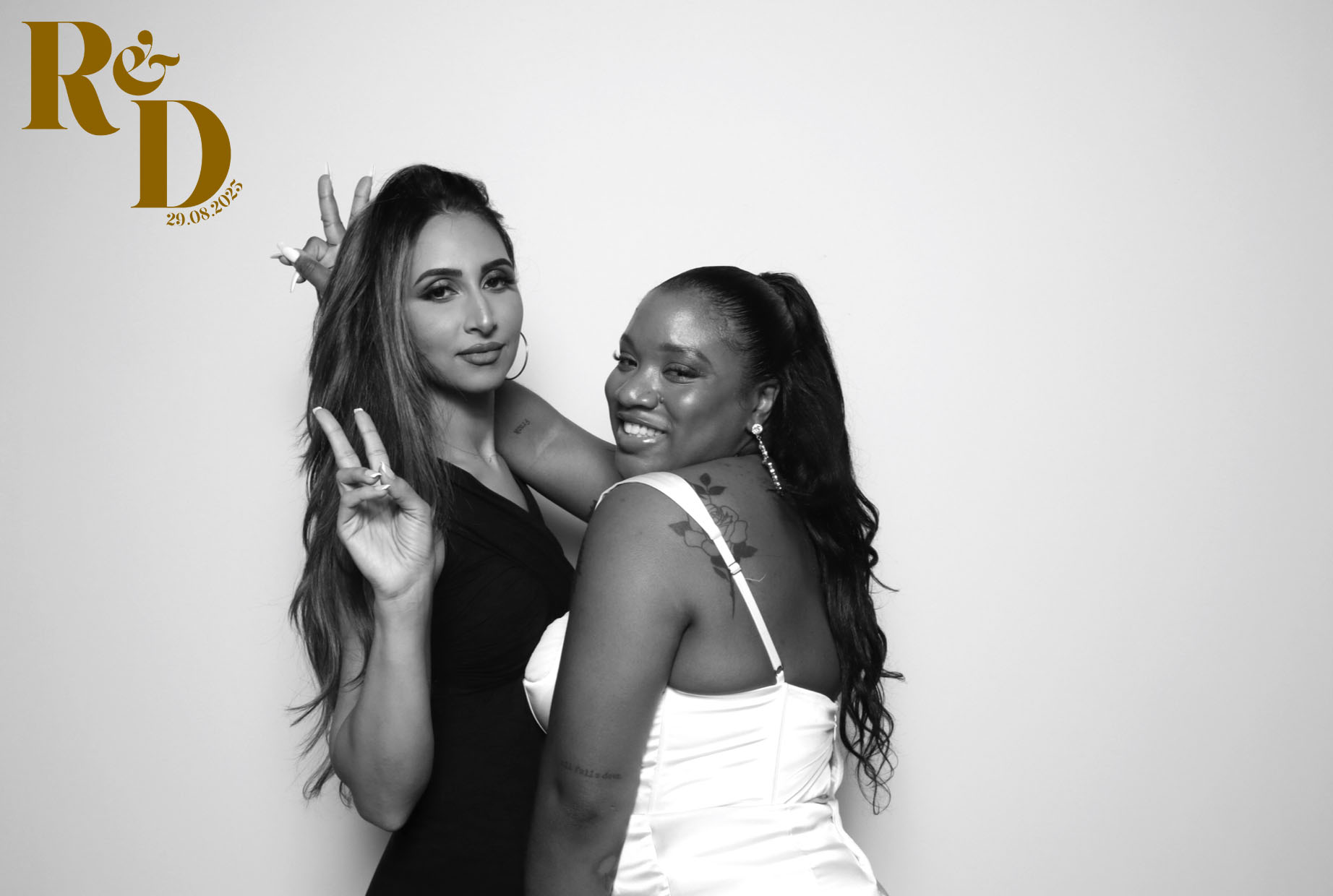 Rhianna & Dean | View more photos from the event at images.mobile-photo-booth.com/u/MobilePhotoBoothUK/Rhianna-Dean