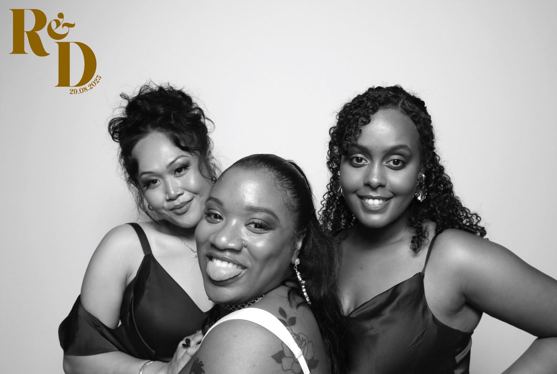 Rhianna & Dean | View more photos from the event at images.mobile-photo-booth.com/u/MobilePhotoBoothUK/Rhianna-Dean