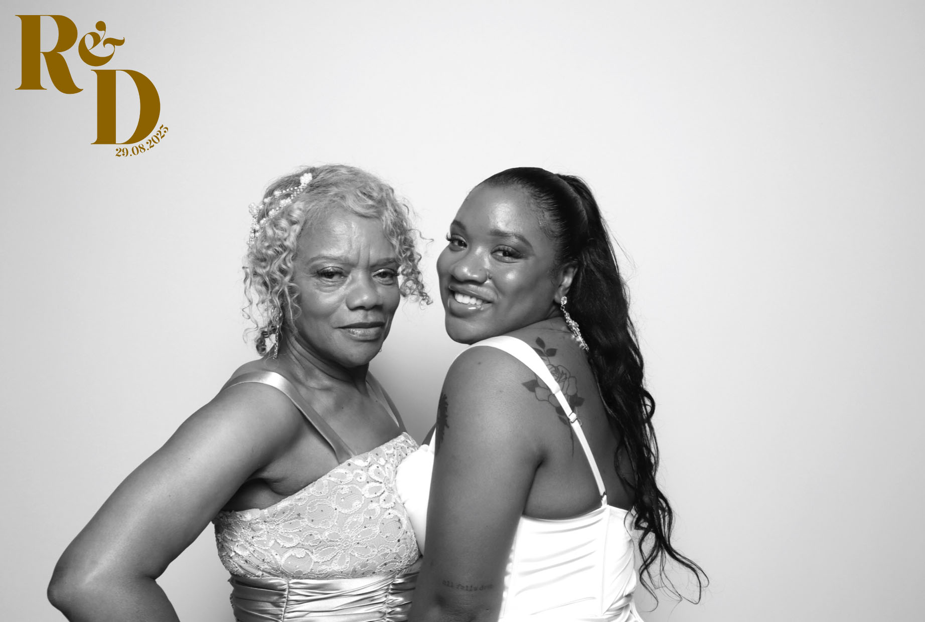 Rhianna & Dean | View more photos from the event at images.mobile-photo-booth.com/u/MobilePhotoBoothUK/Rhianna-Dean