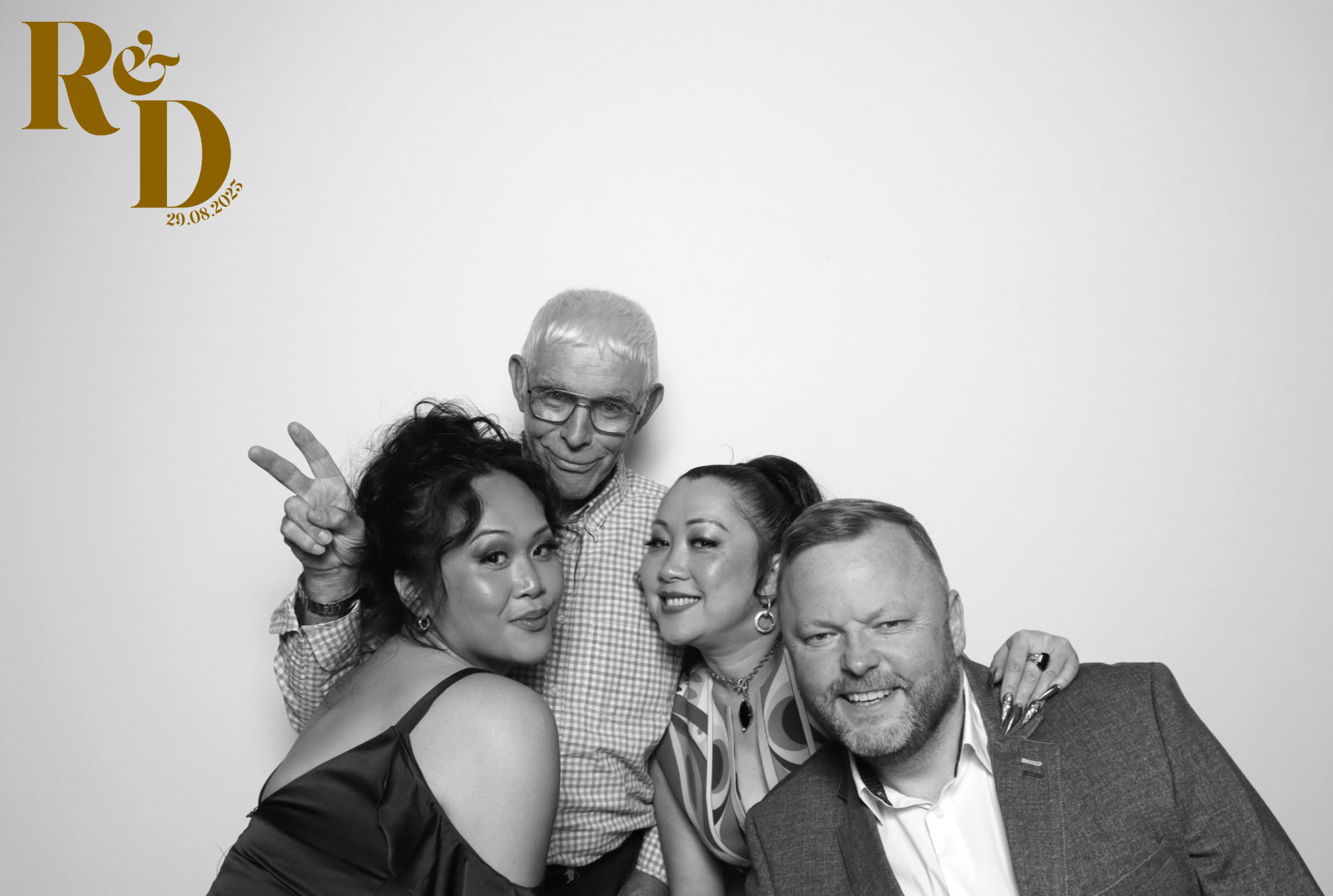Rhianna & Dean | View more photos from the event at images.mobile-photo-booth.com/u/MobilePhotoBoothUK/Rhianna-Dean