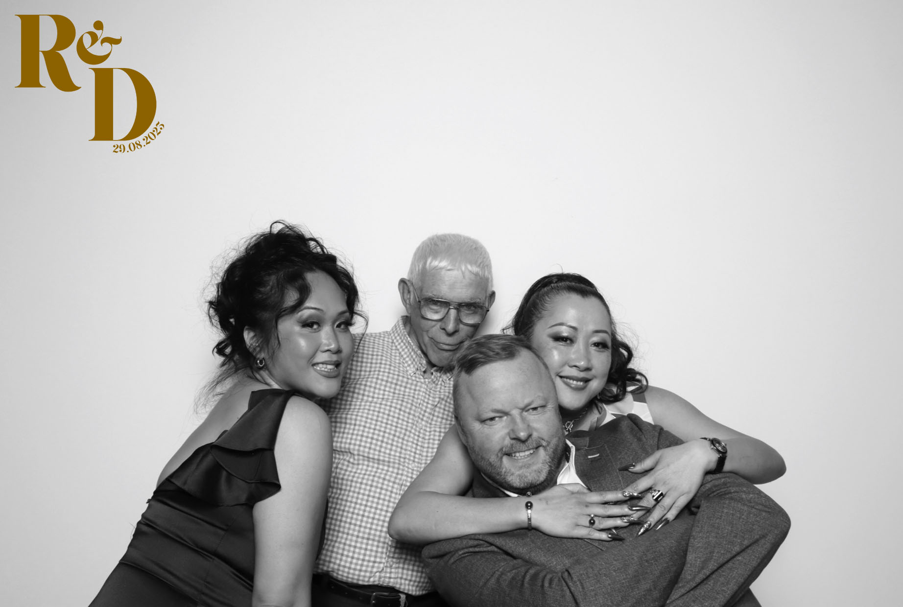 Rhianna & Dean | View more photos from the event at images.mobile-photo-booth.com/u/MobilePhotoBoothUK/Rhianna-Dean