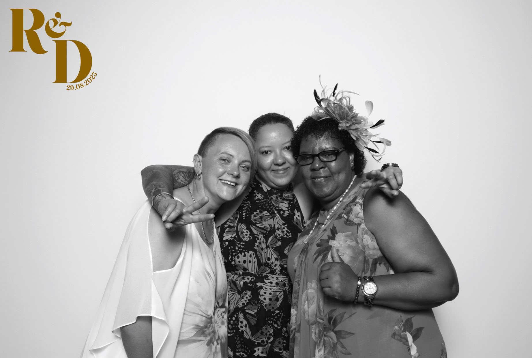 Rhianna & Dean | View more photos from the event at images.mobile-photo-booth.com/u/MobilePhotoBoothUK/Rhianna-Dean