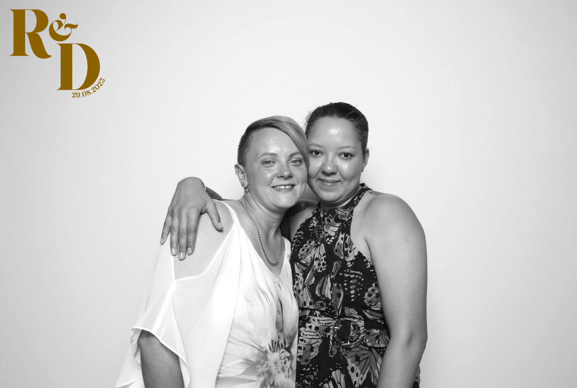 Rhianna & Dean | View more photos from the event at images.mobile-photo-booth.com/u/MobilePhotoBoothUK/Rhianna-Dean