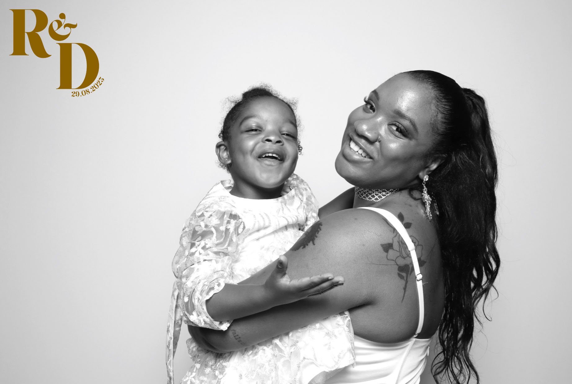 Rhianna & Dean | View more photos from the event at images.mobile-photo-booth.com/u/MobilePhotoBoothUK/Rhianna-Dean