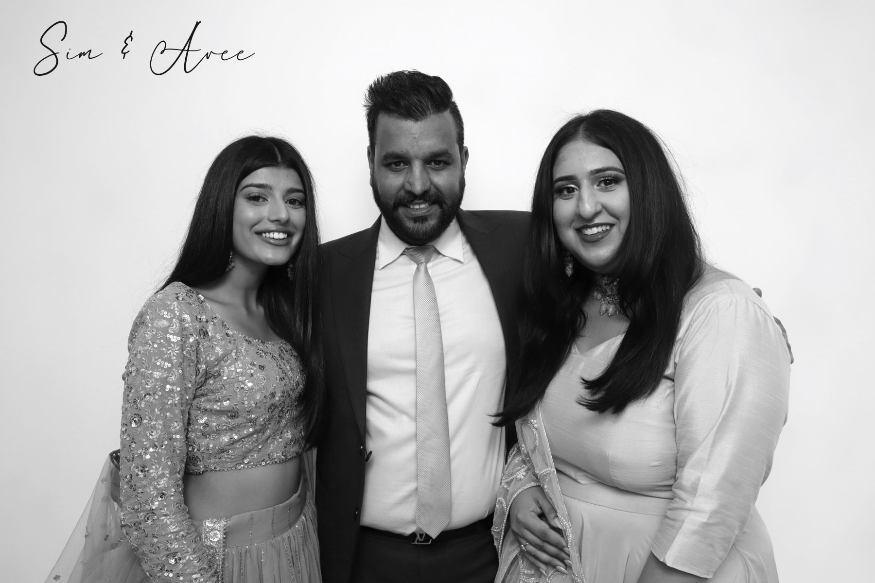 Sim & Avee | View more photos from the event at images.mobile-photo-booth.com/u/MobilePhotoBoothUK/Sim-Avee