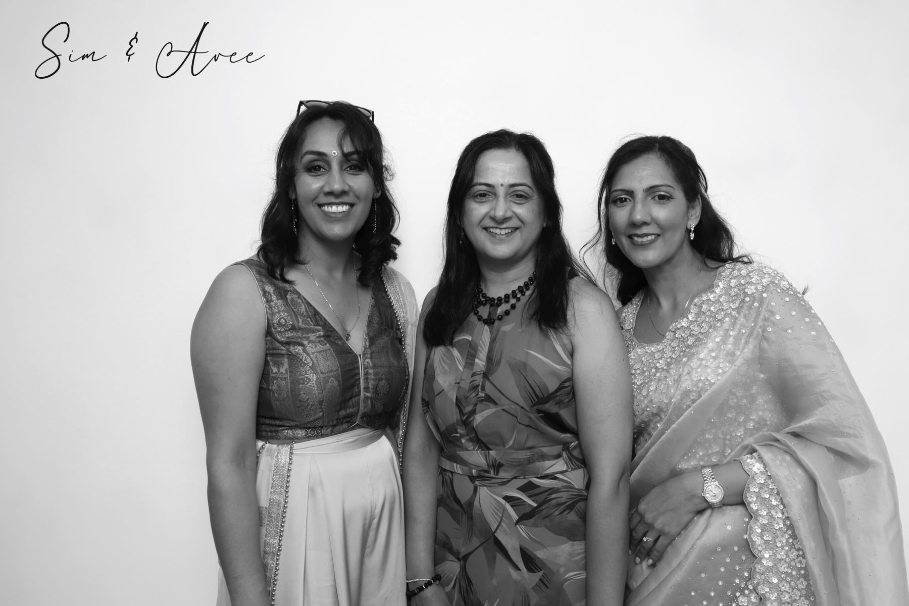 Sim & Avee | View more photos from the event at images.mobile-photo-booth.com/u/MobilePhotoBoothUK/Sim-Avee