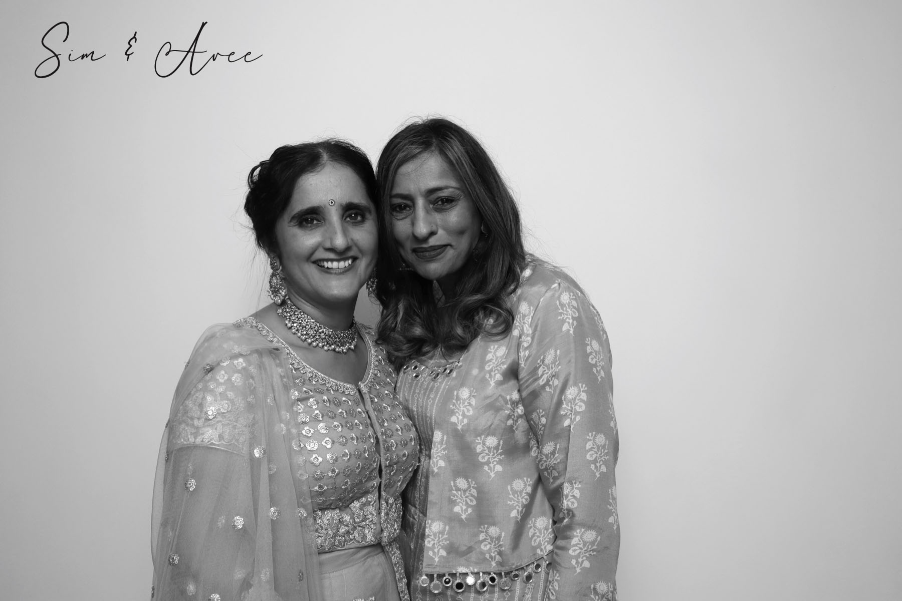 Sim & Avee | View more photos from the event at images.mobile-photo-booth.com/u/MobilePhotoBoothUK/Sim-Avee