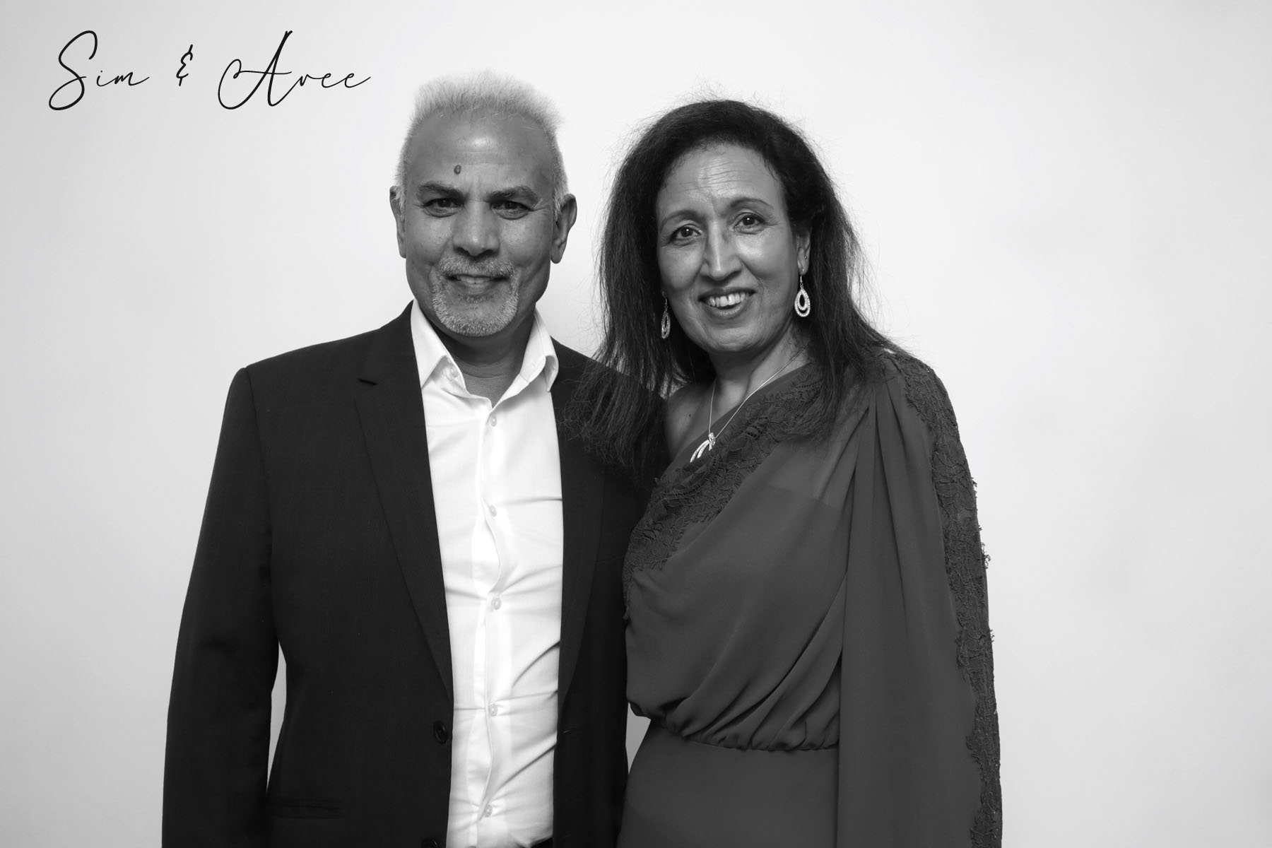 Sim & Avee | View more photos from the event at images.mobile-photo-booth.com/u/MobilePhotoBoothUK/Sim-Avee
