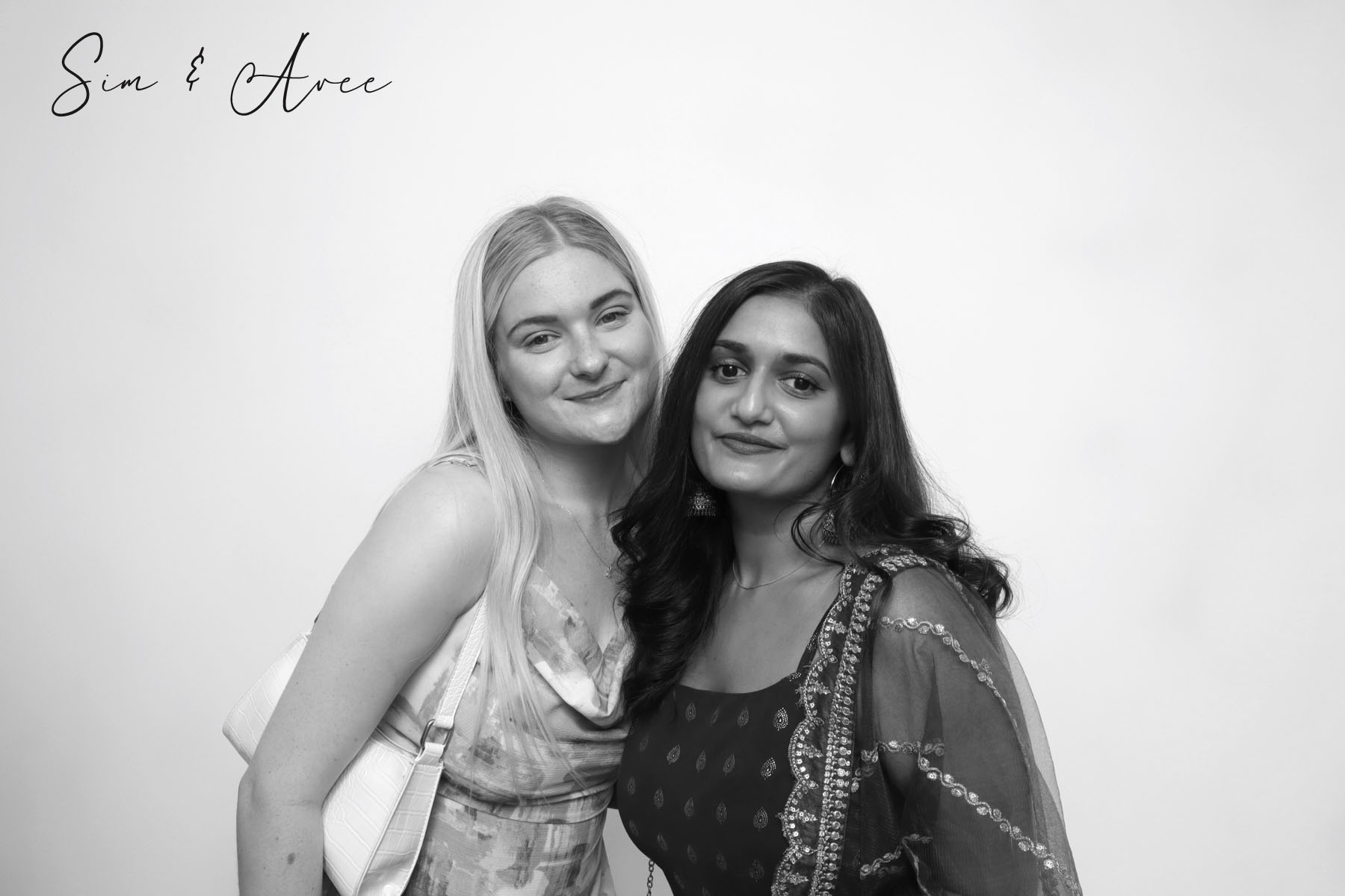 Sim & Avee | View more photos from the event at images.mobile-photo-booth.com/u/MobilePhotoBoothUK/Sim-Avee