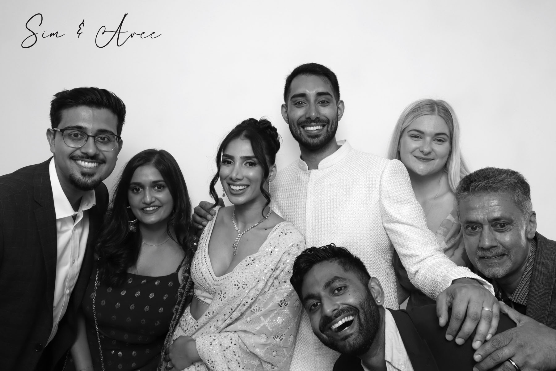 Sim & Avee | View more photos from the event at images.mobile-photo-booth.com/u/MobilePhotoBoothUK/Sim-Avee