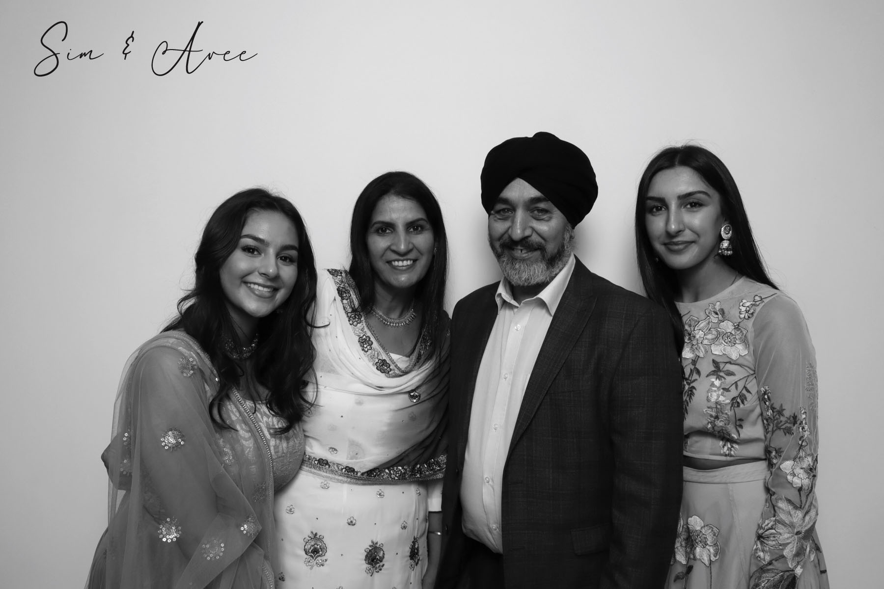 Sim & Avee | View more photos from the event at images.mobile-photo-booth.com/u/MobilePhotoBoothUK/Sim-Avee