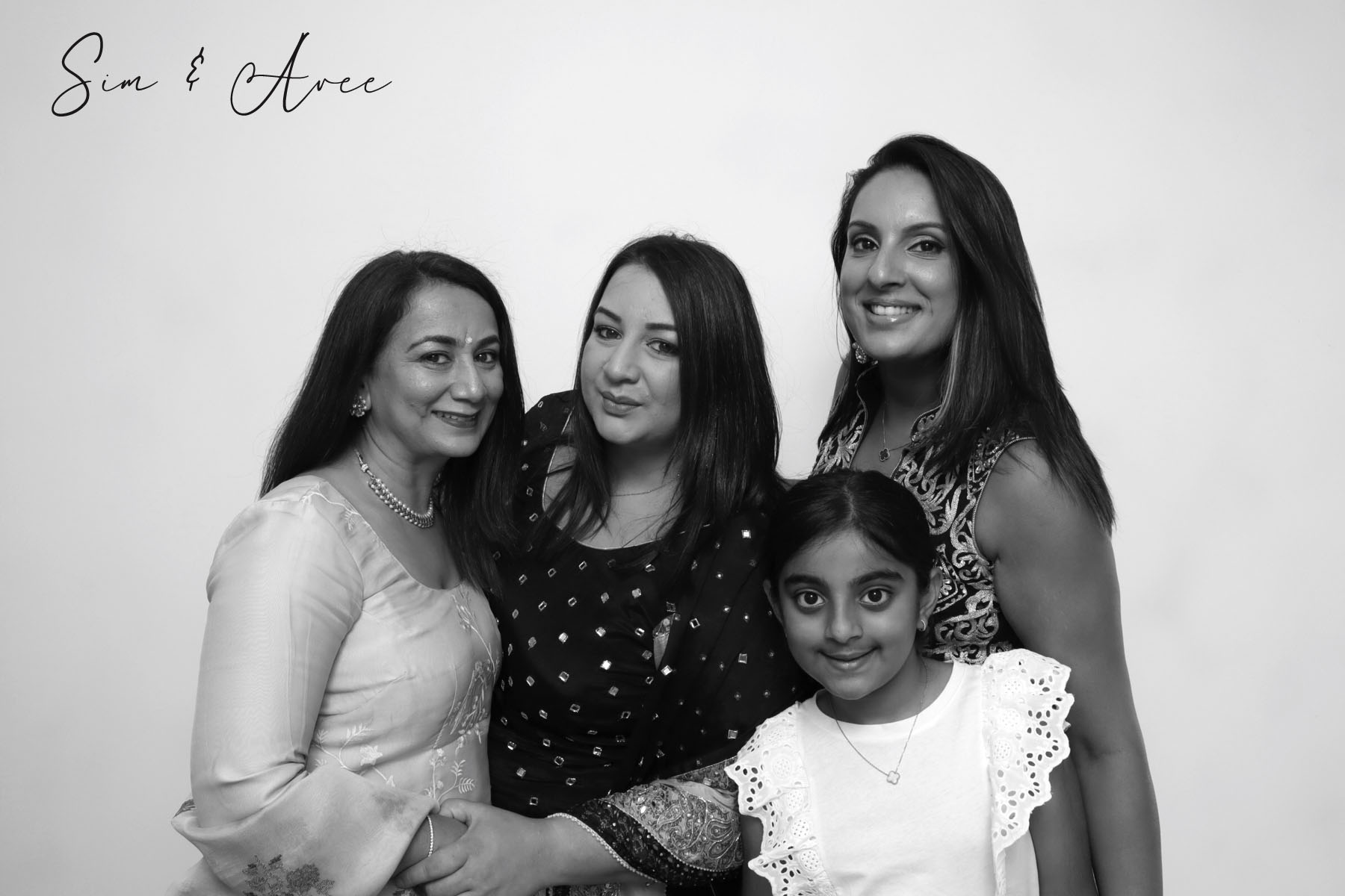Sim & Avee | View more photos from the event at images.mobile-photo-booth.com/u/MobilePhotoBoothUK/Sim-Avee