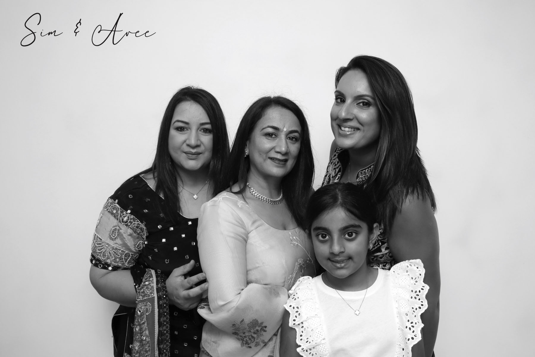 Sim & Avee | View more photos from the event at images.mobile-photo-booth.com/u/MobilePhotoBoothUK/Sim-Avee