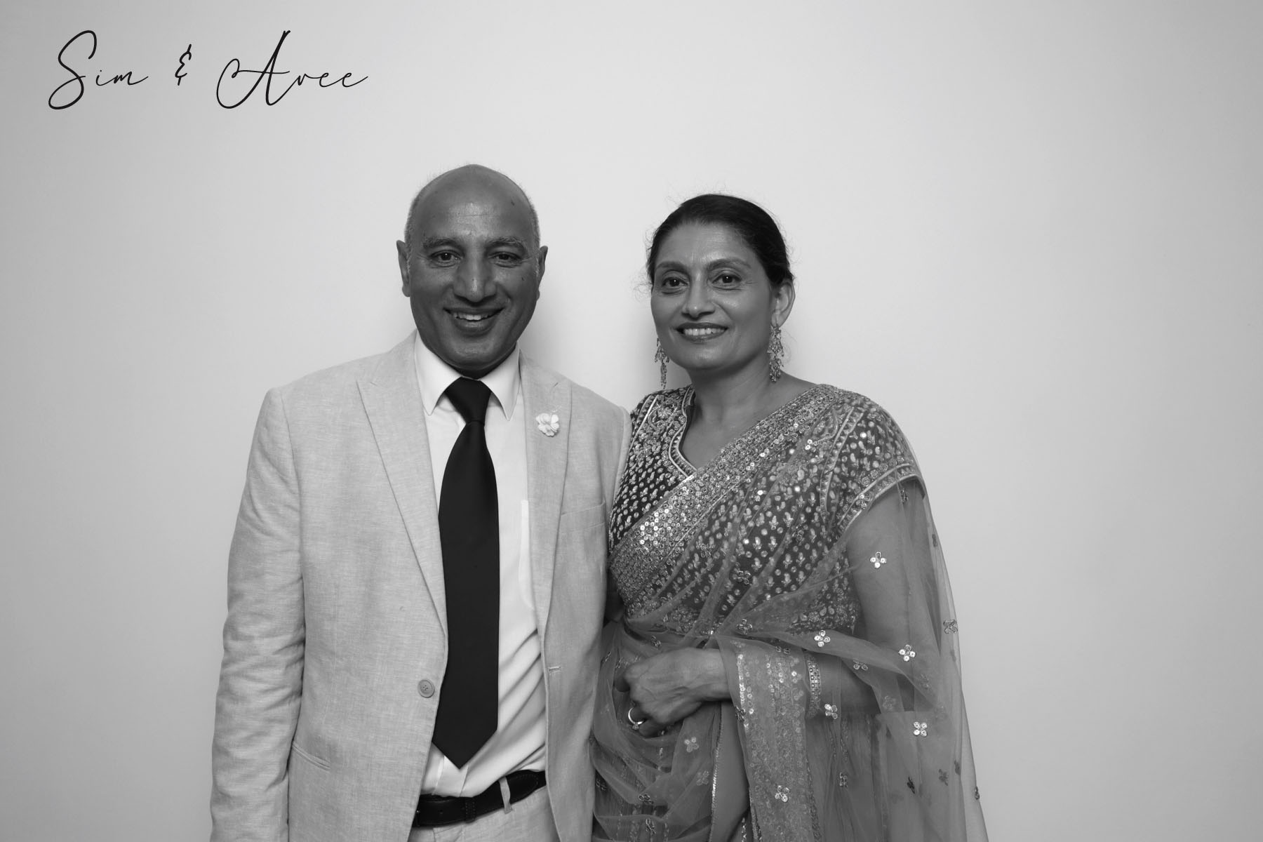 Sim & Avee | View more photos from the event at images.mobile-photo-booth.com/u/MobilePhotoBoothUK/Sim-Avee
