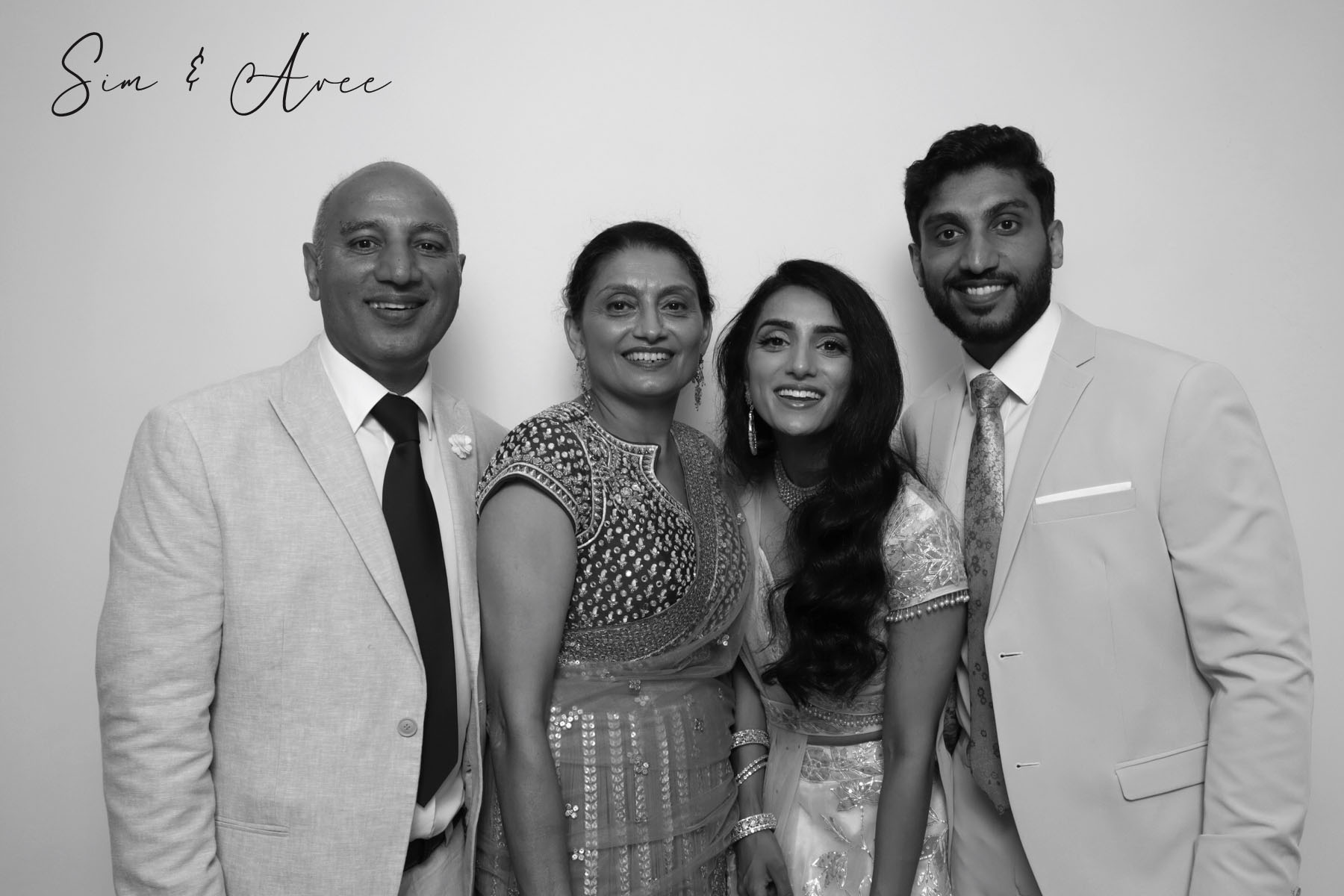 Sim & Avee | View more photos from the event at images.mobile-photo-booth.com/u/MobilePhotoBoothUK/Sim-Avee