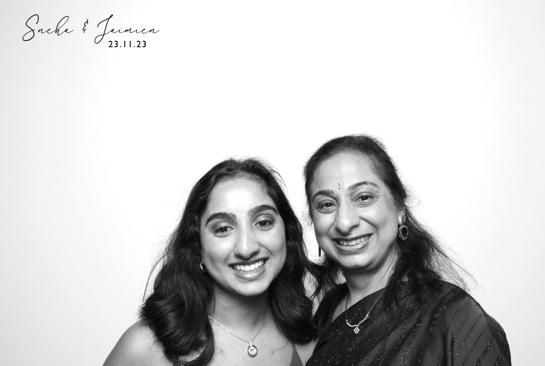 Sneha & Jaimien | View more photos from the event at images.mobile-photo-booth.com/u/MobilePhotoBoothUK/Sneha-Jaimien