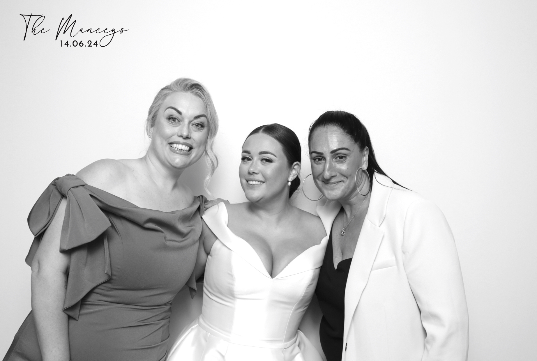 Adam & Alana | View more photos from the event at images.mobile-photo-booth.com/u/MobilePhotoBoothUK/Adam-Alana