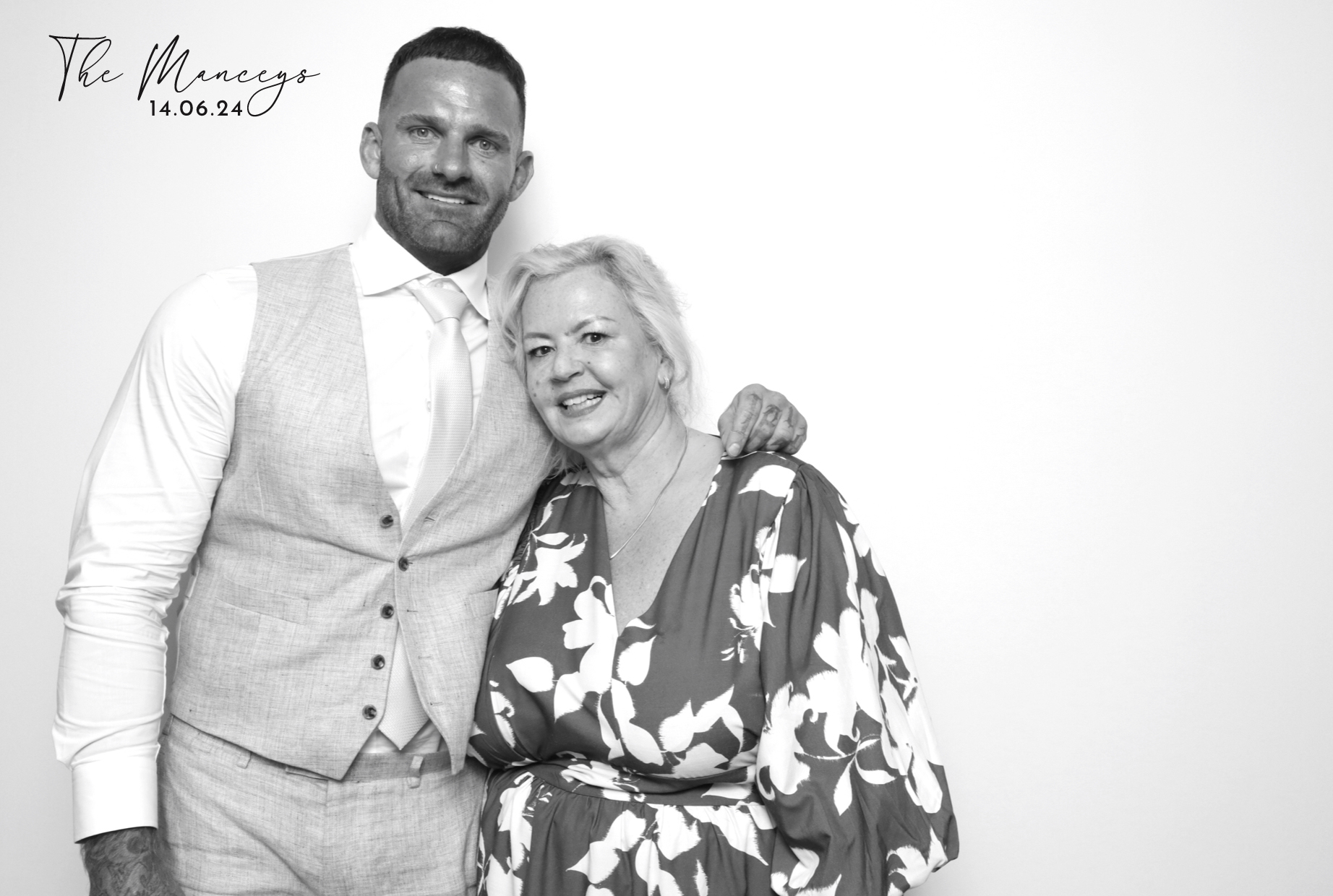 Adam & Alana | View more photos from the event at images.mobile-photo-booth.com/u/MobilePhotoBoothUK/Adam-Alana