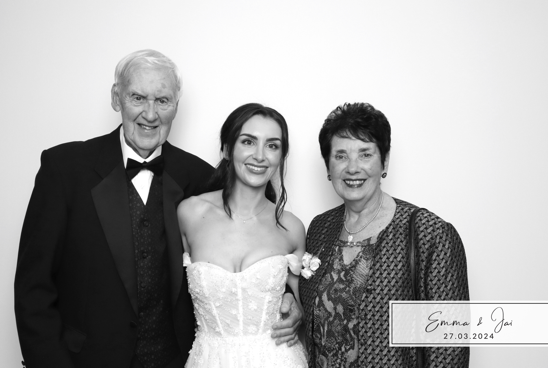 Emma & Jai | View more photos from the event at images.mobile-photo-booth.com/u/MobilePhotoBoothUK/Emma-Jai