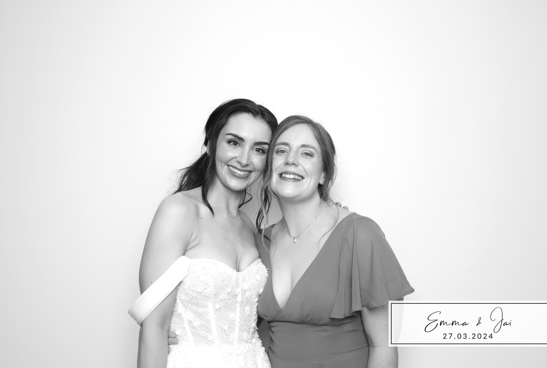 Emma & Jai | View more photos from the event at images.mobile-photo-booth.com/u/MobilePhotoBoothUK/Emma-Jai