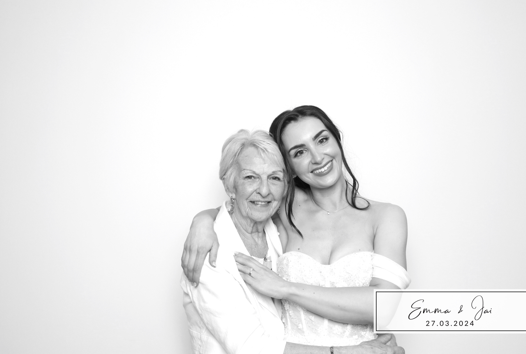 Emma & Jai | View more photos from the event at images.mobile-photo-booth.com/u/MobilePhotoBoothUK/Emma-Jai
