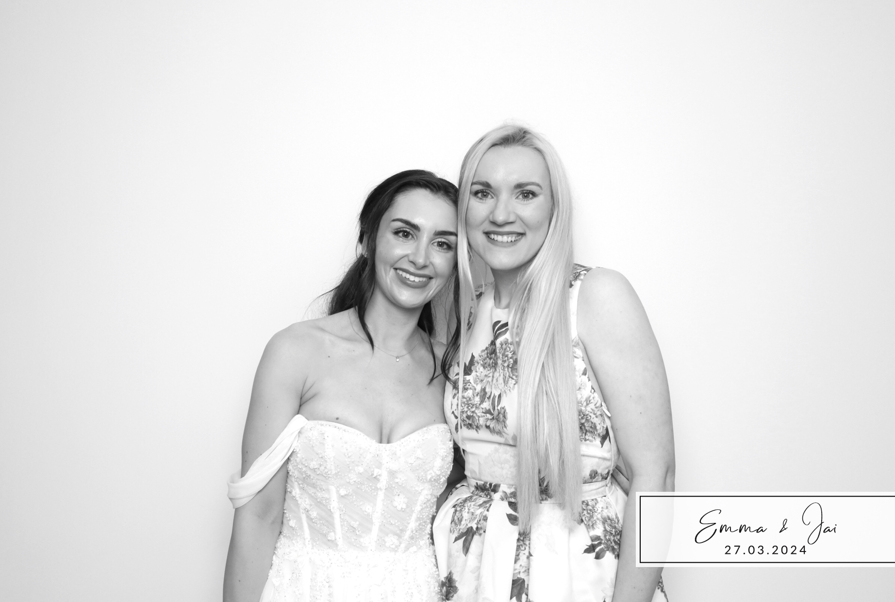 Emma & Jai | View more photos from the event at images.mobile-photo-booth.com/u/MobilePhotoBoothUK/Emma-Jai