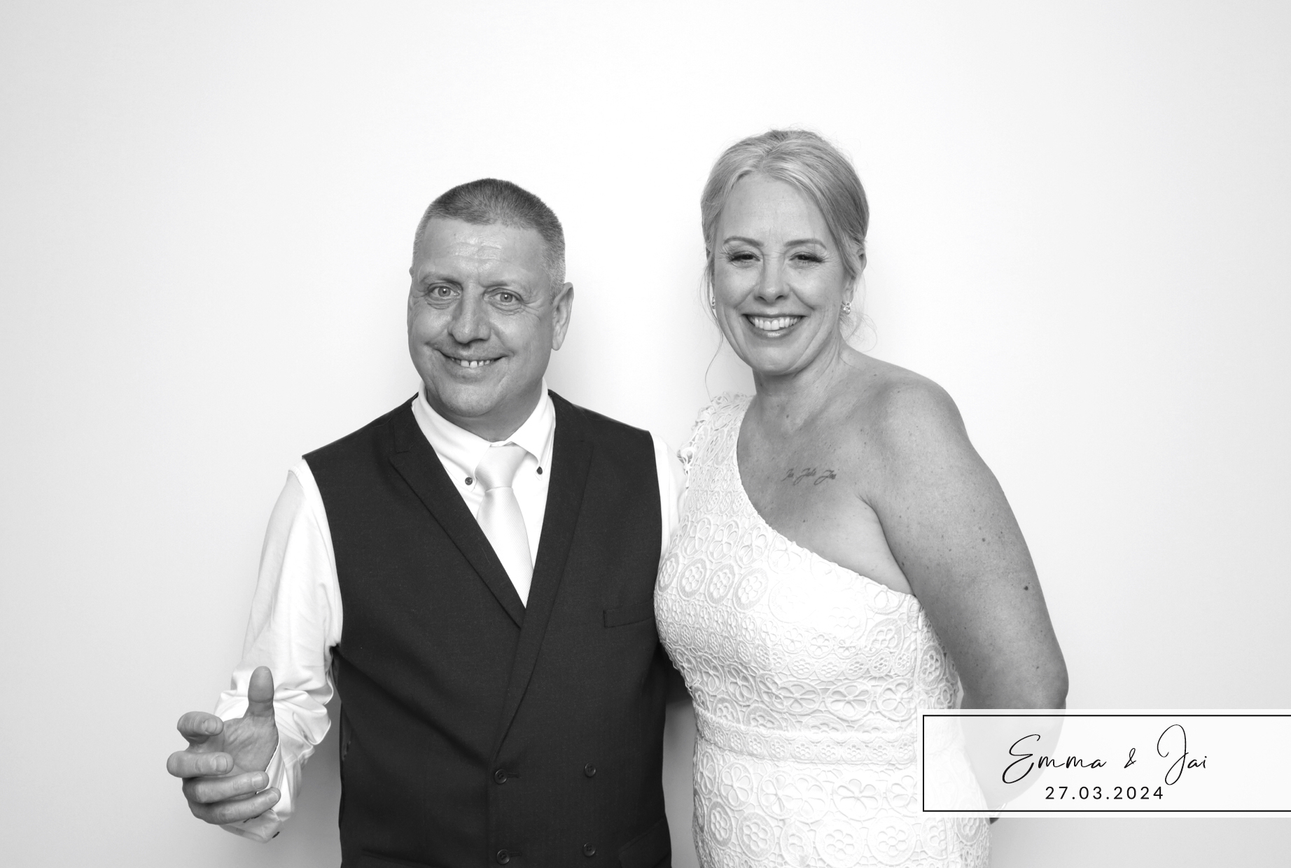 Emma & Jai | View more photos from the event at images.mobile-photo-booth.com/u/MobilePhotoBoothUK/Emma-Jai