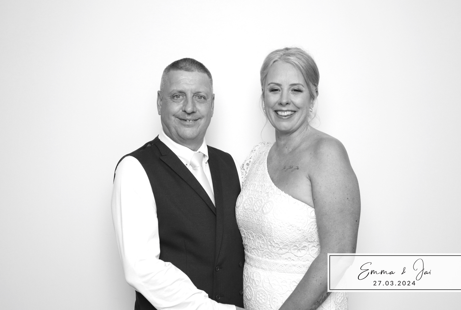 Emma & Jai | View more photos from the event at images.mobile-photo-booth.com/u/MobilePhotoBoothUK/Emma-Jai